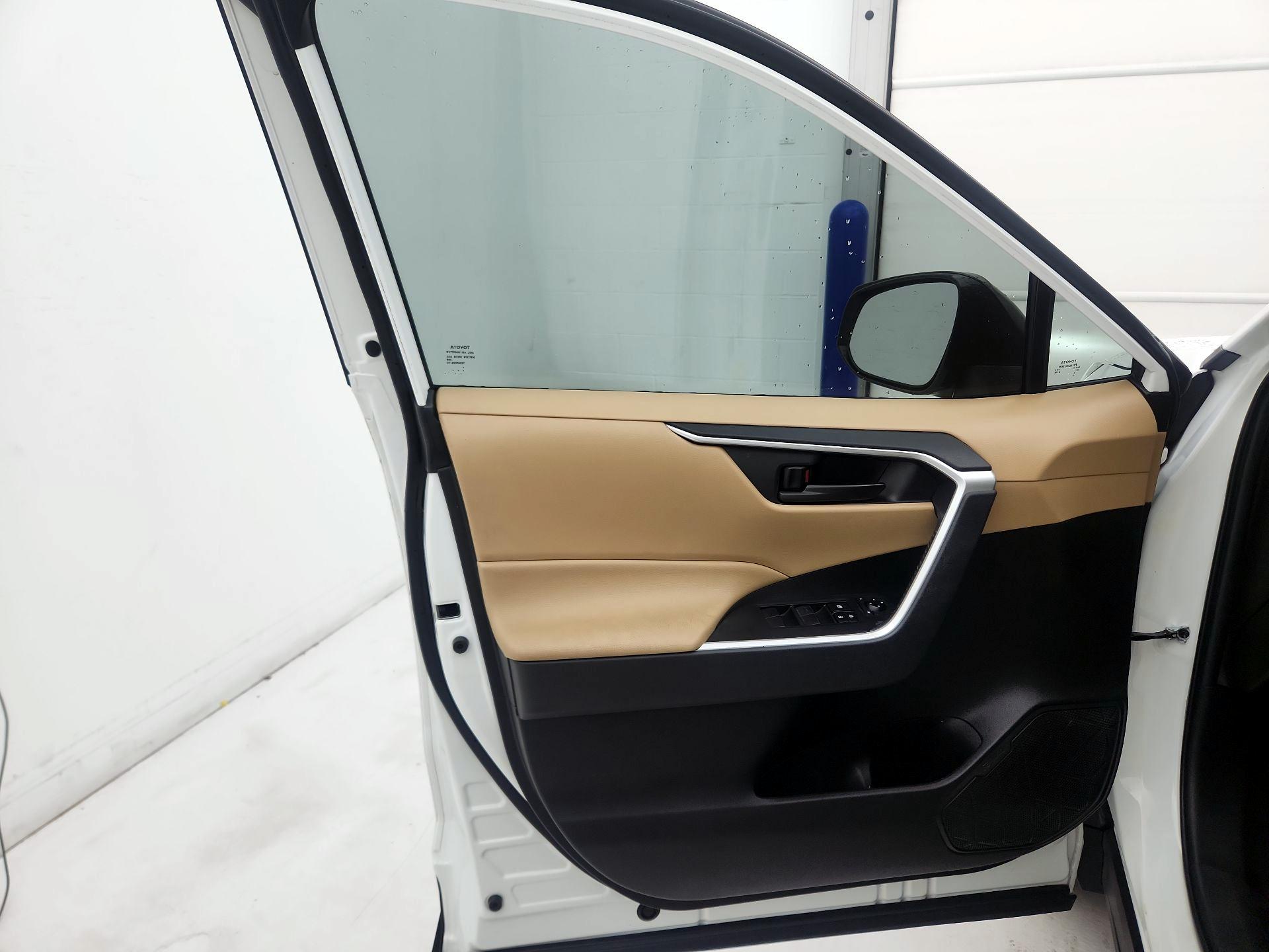 Thumbnail: 2021 Toyota RAV4 - 12