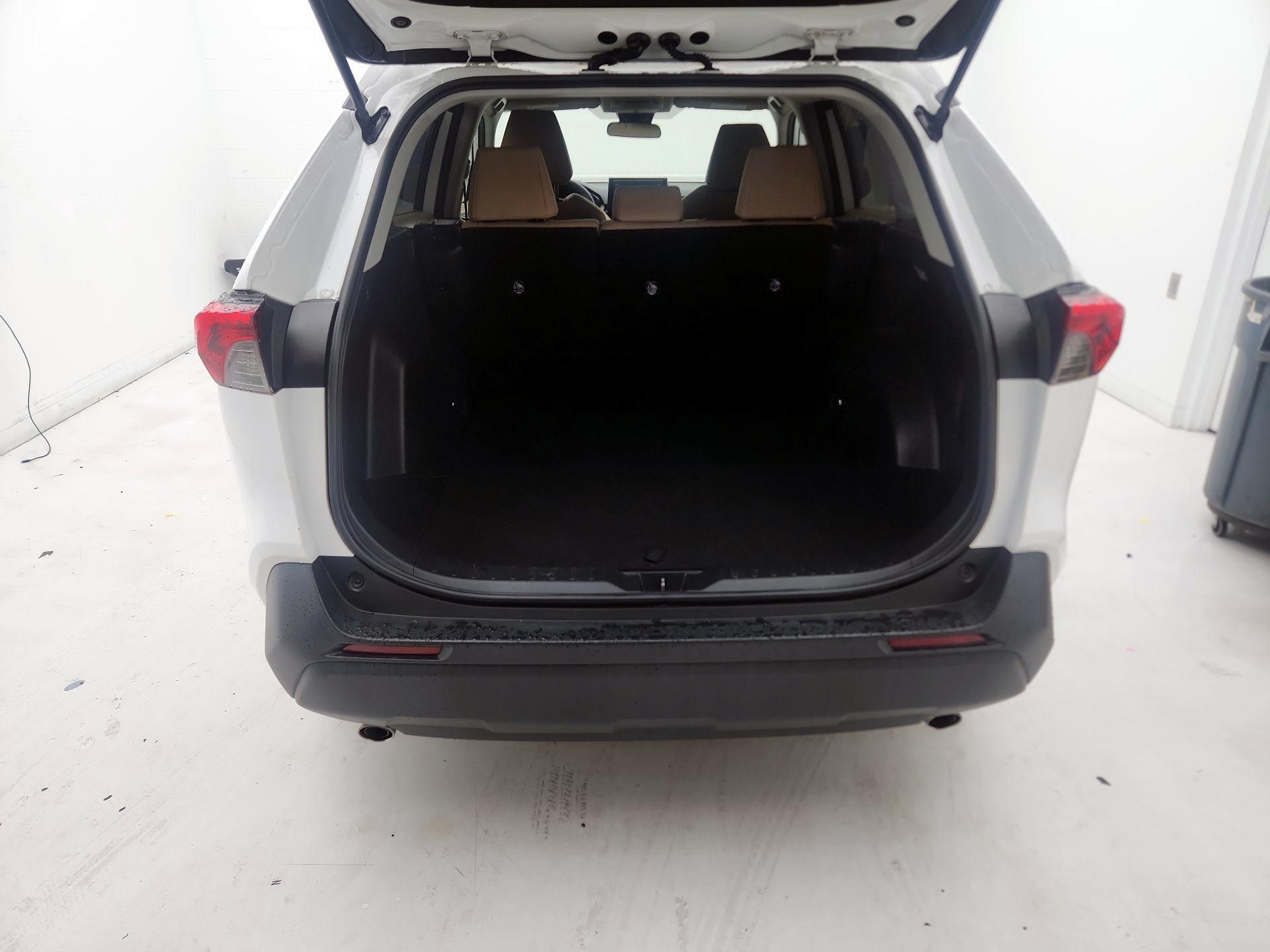 Thumbnail: 2021 Toyota RAV4 - 20