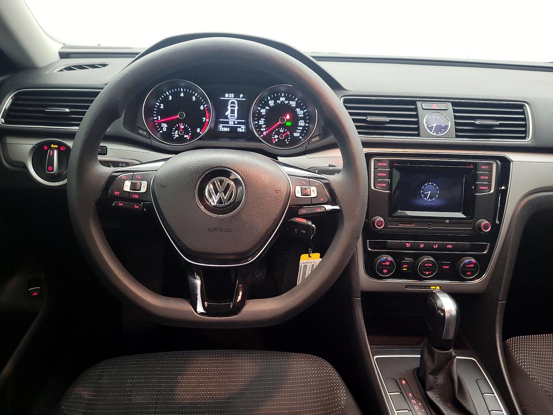Thumbnail: 2016 Volkswagen Passat - 10