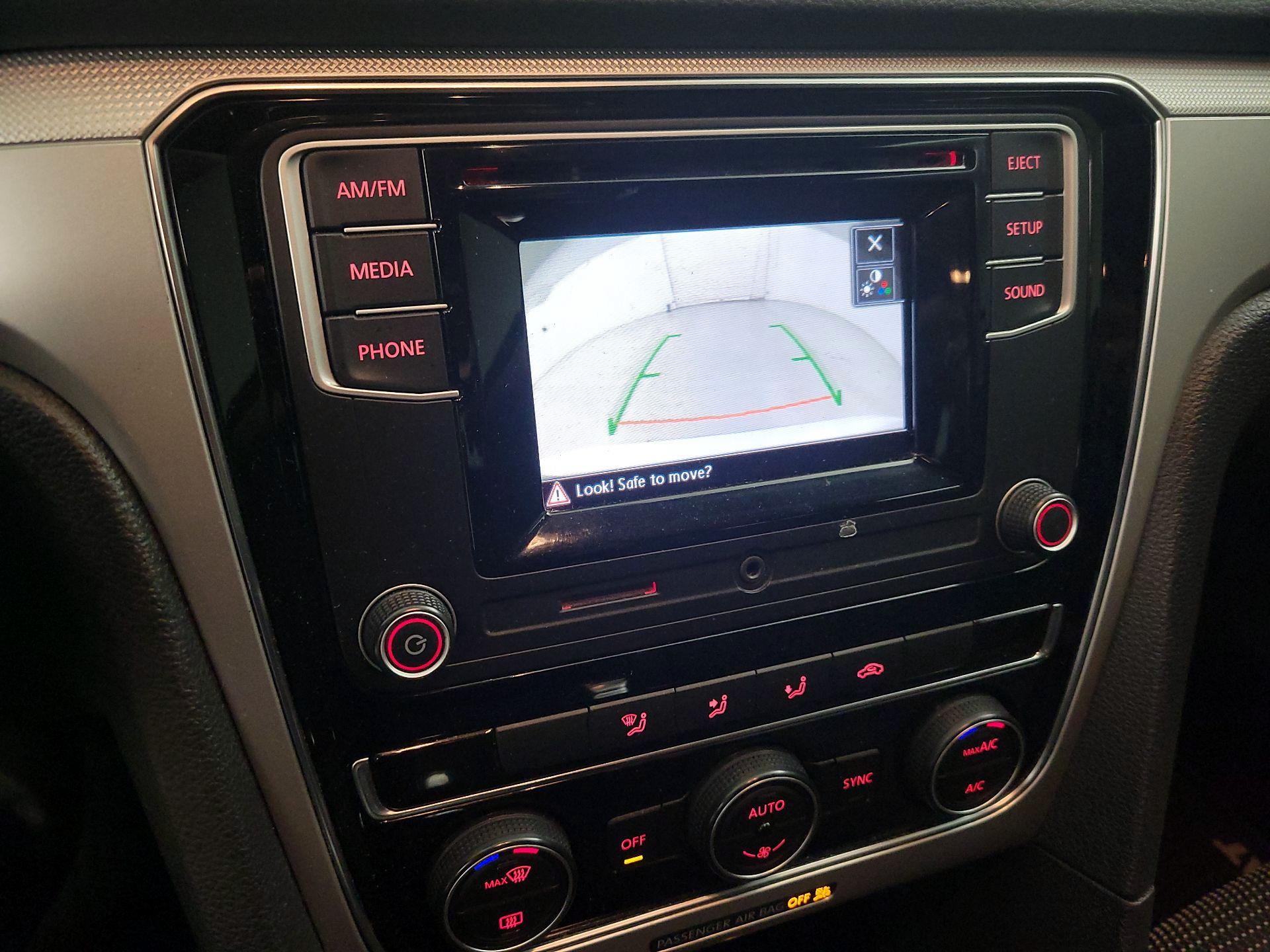 Thumbnail: 2016 Volkswagen Passat - 14