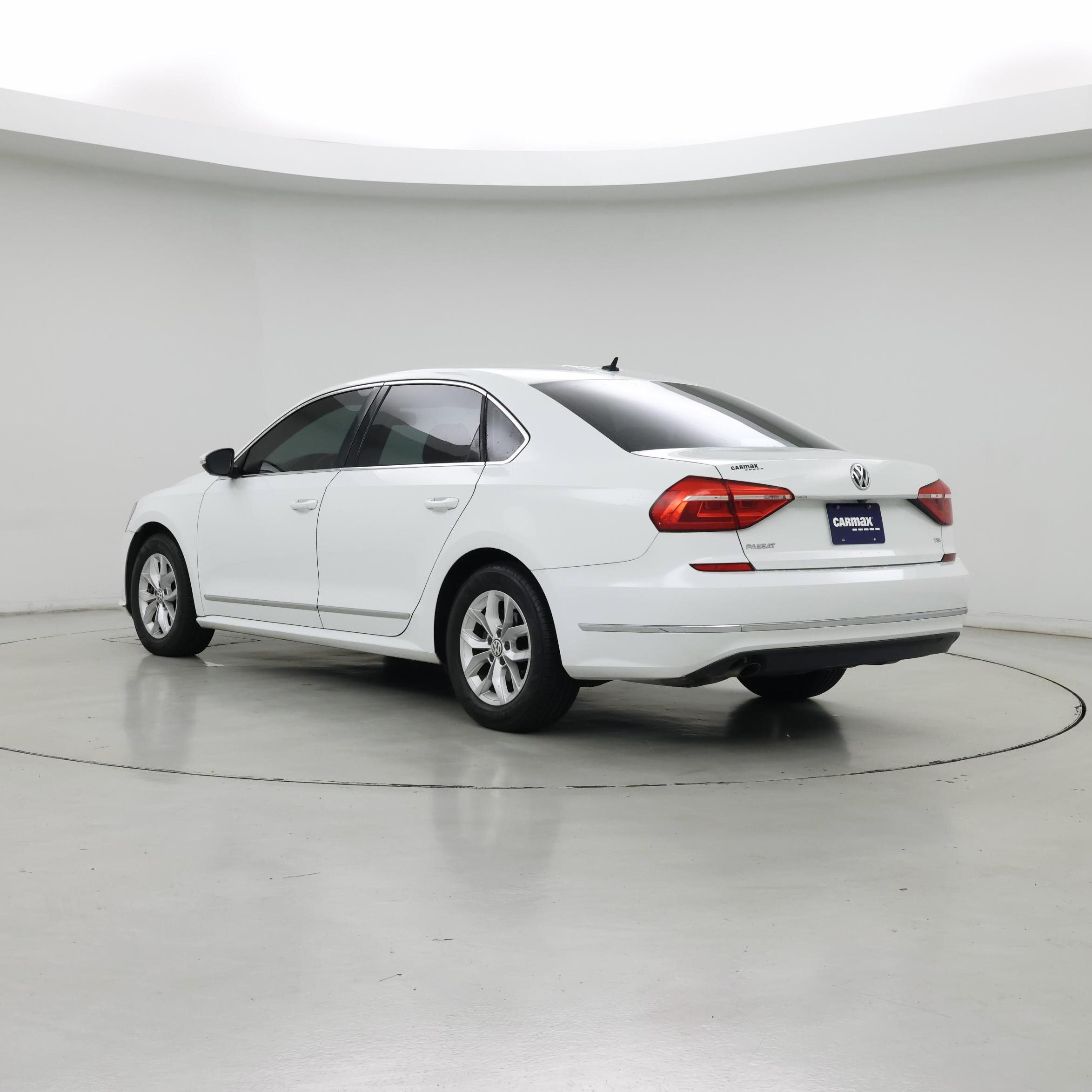 Thumbnail: 2016 Volkswagen Passat - 2