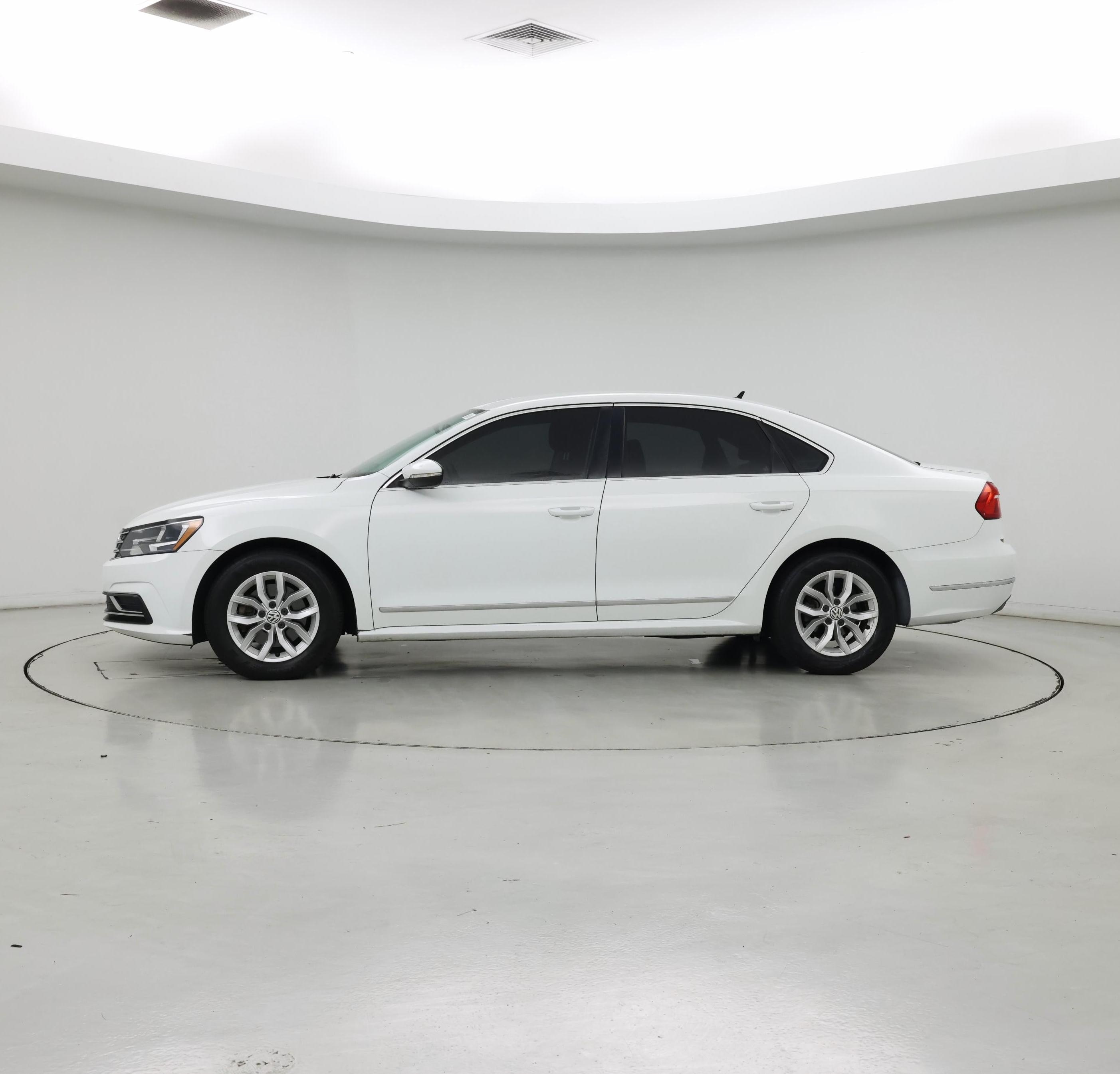 Thumbnail: 2016 Volkswagen Passat - 3