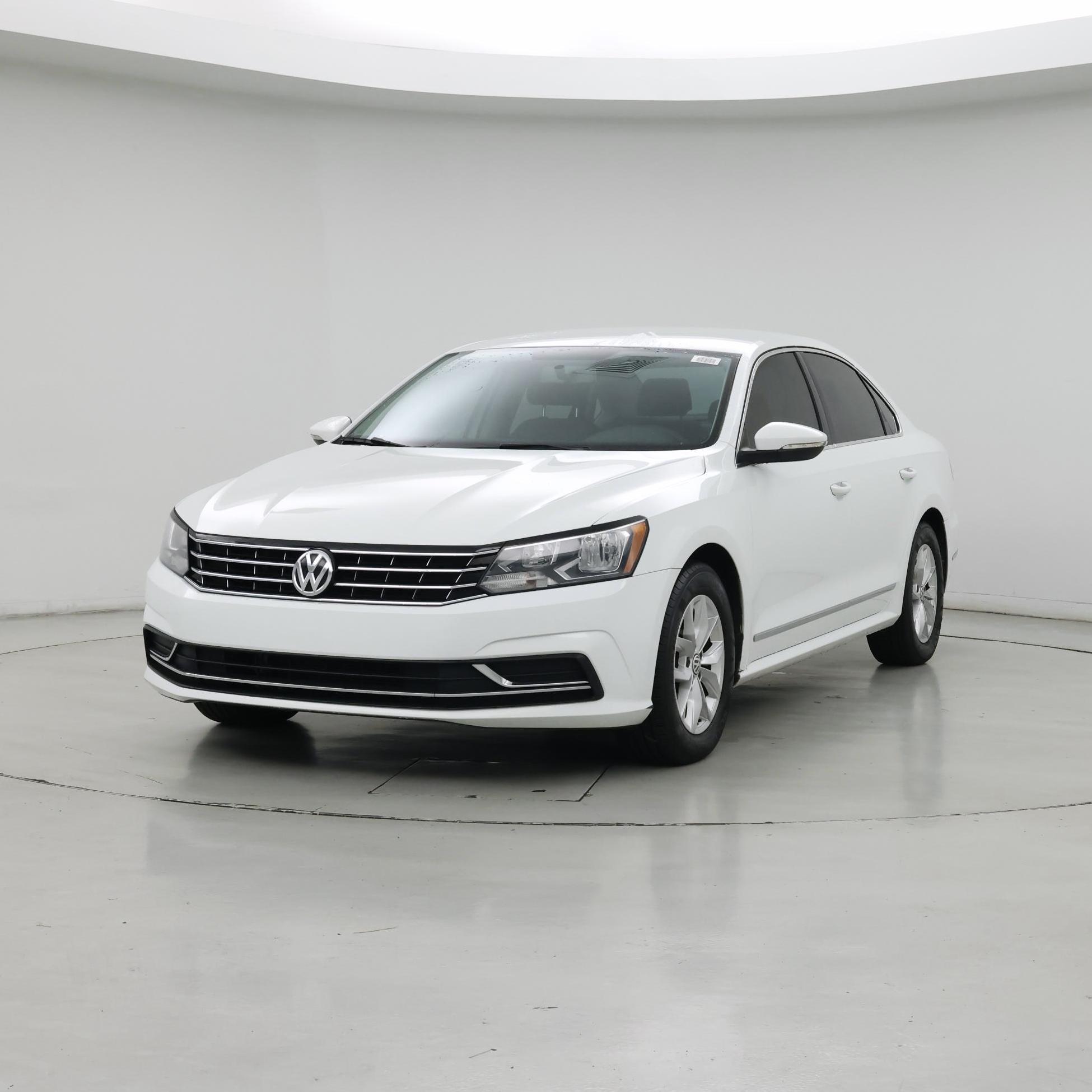 Thumbnail: 2016 Volkswagen Passat - 4