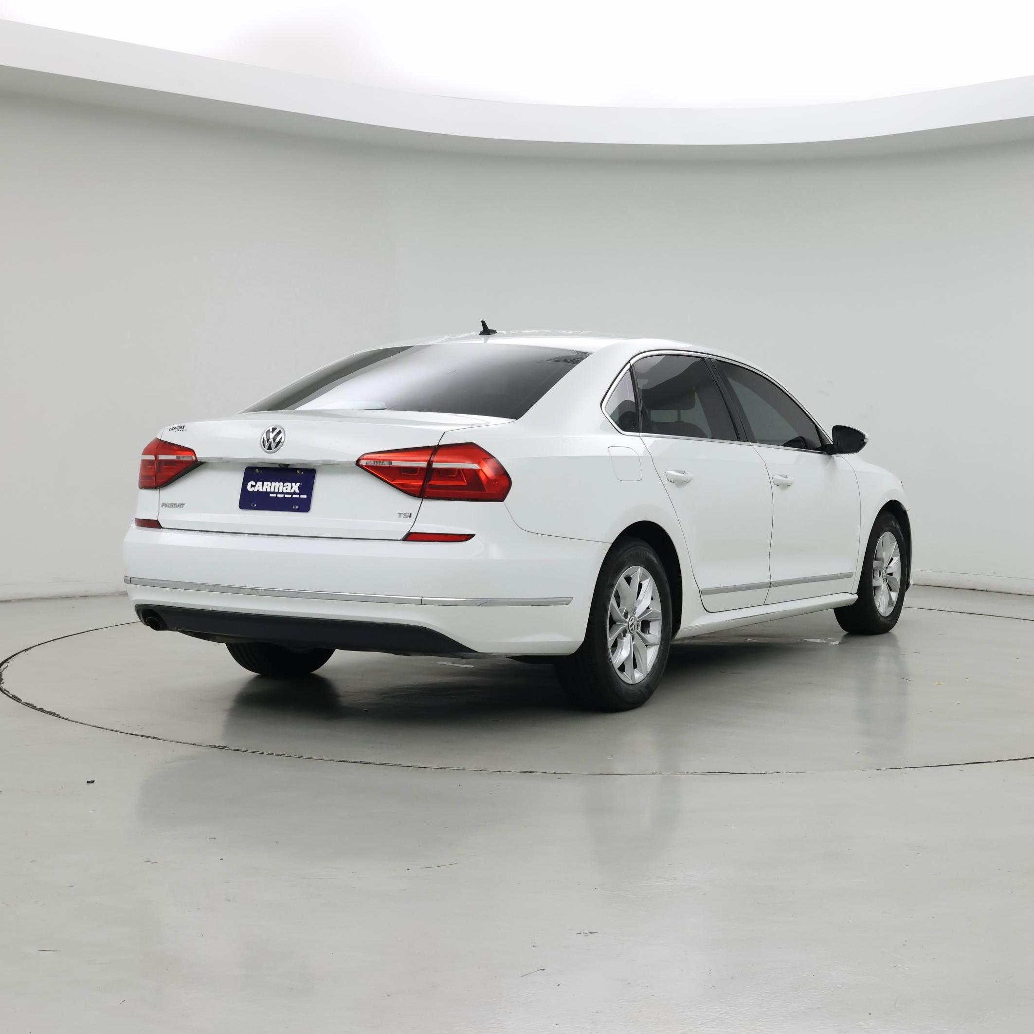 Thumbnail: 2016 Volkswagen Passat - 8