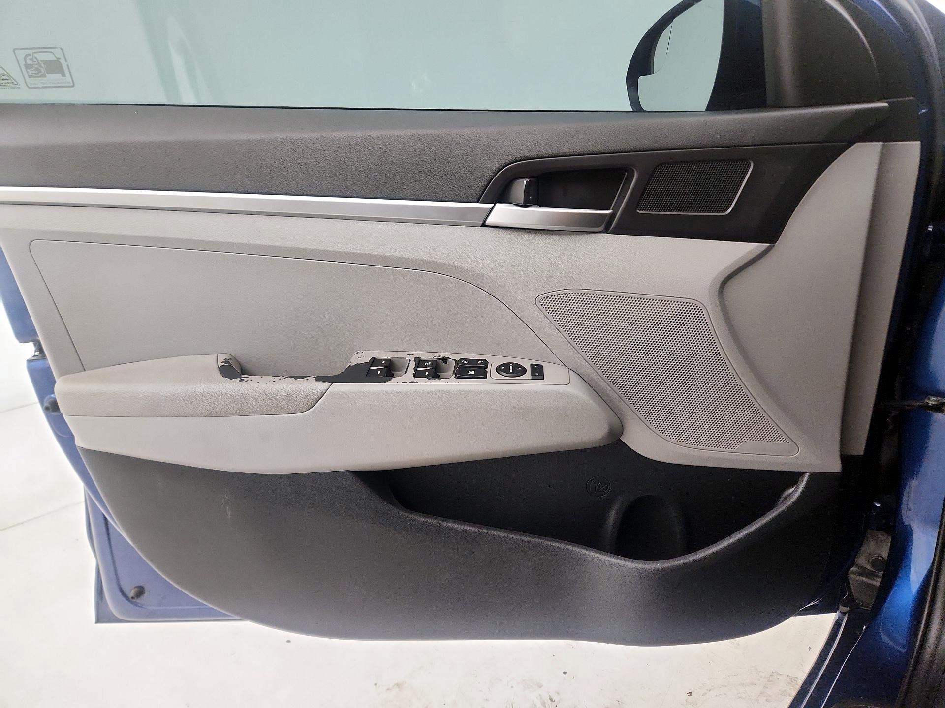 Thumbnail: 2020 Hyundai Elantra - 12