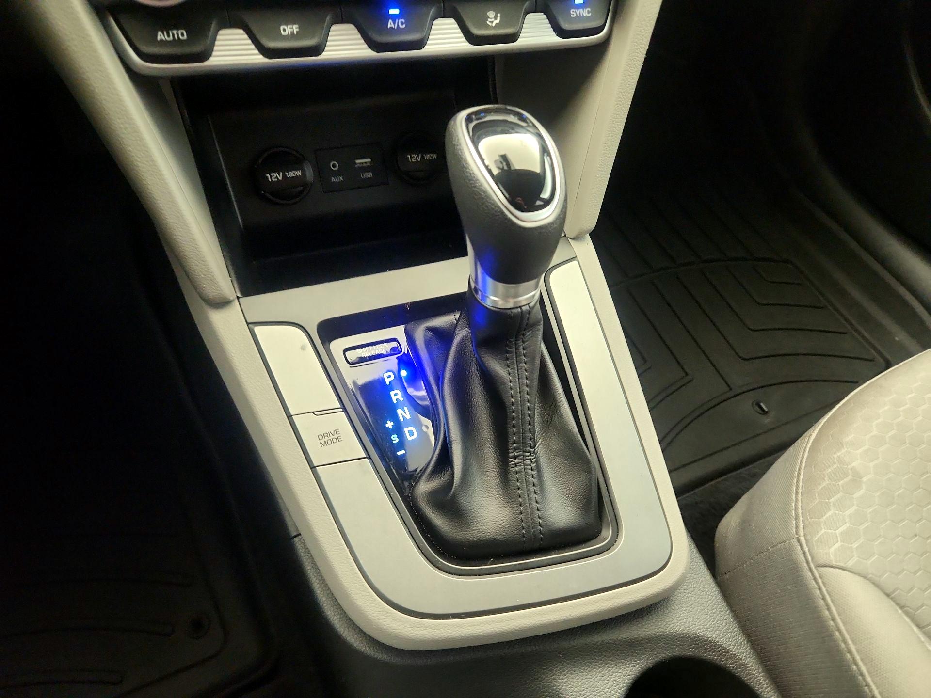 Thumbnail: 2020 Hyundai Elantra - 17