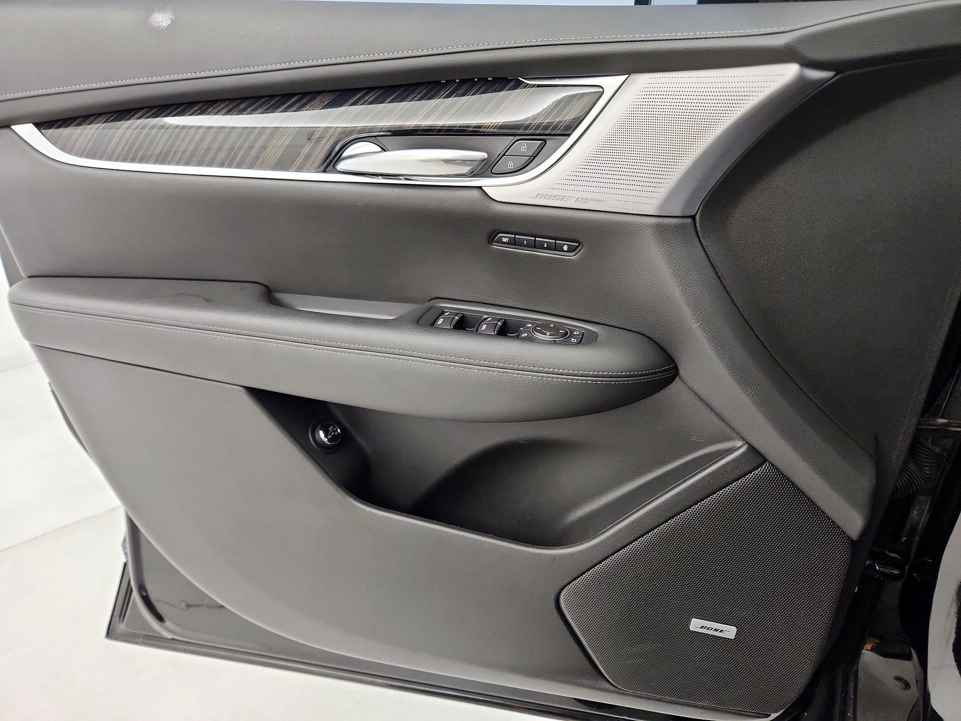 Thumbnail: 2023 Cadillac XT6 - 12