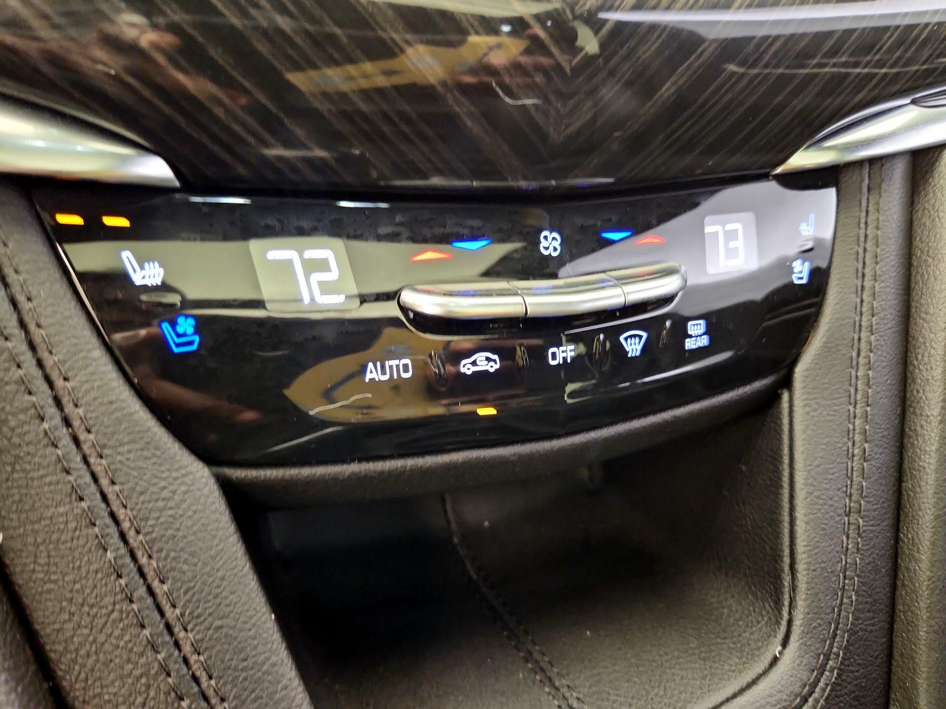 Thumbnail: 2023 Cadillac XT6 - 17