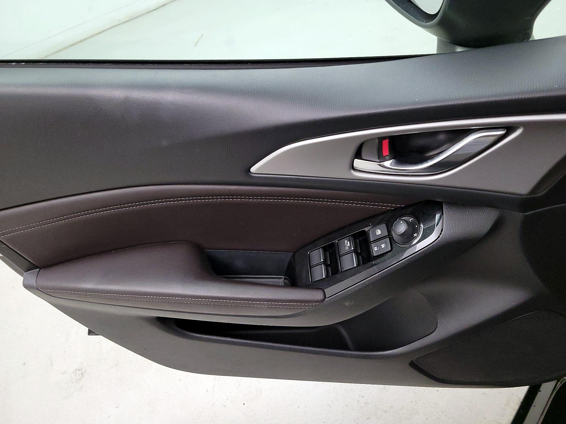 Thumbnail: 2018 Mazda Mazda3 - 12