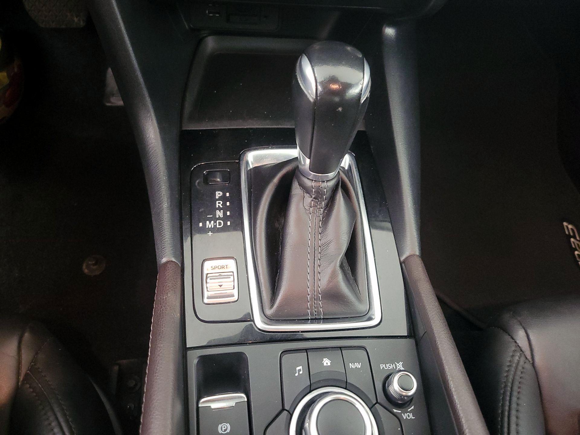 Thumbnail: 2018 Mazda Mazda3 - 17