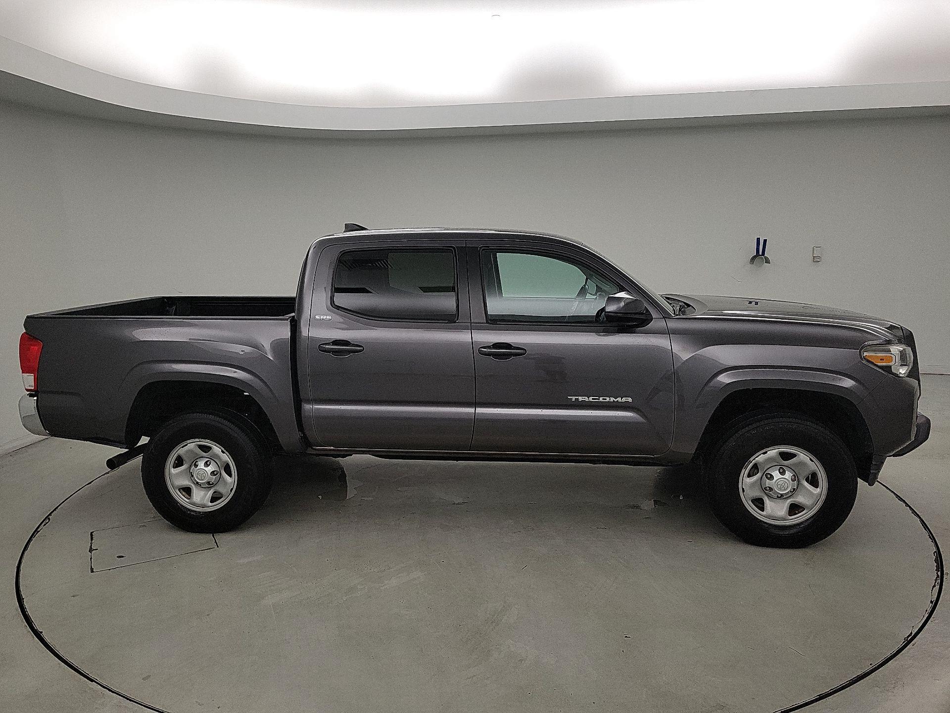 Thumbnail: 2017 Toyota Tacoma - 4