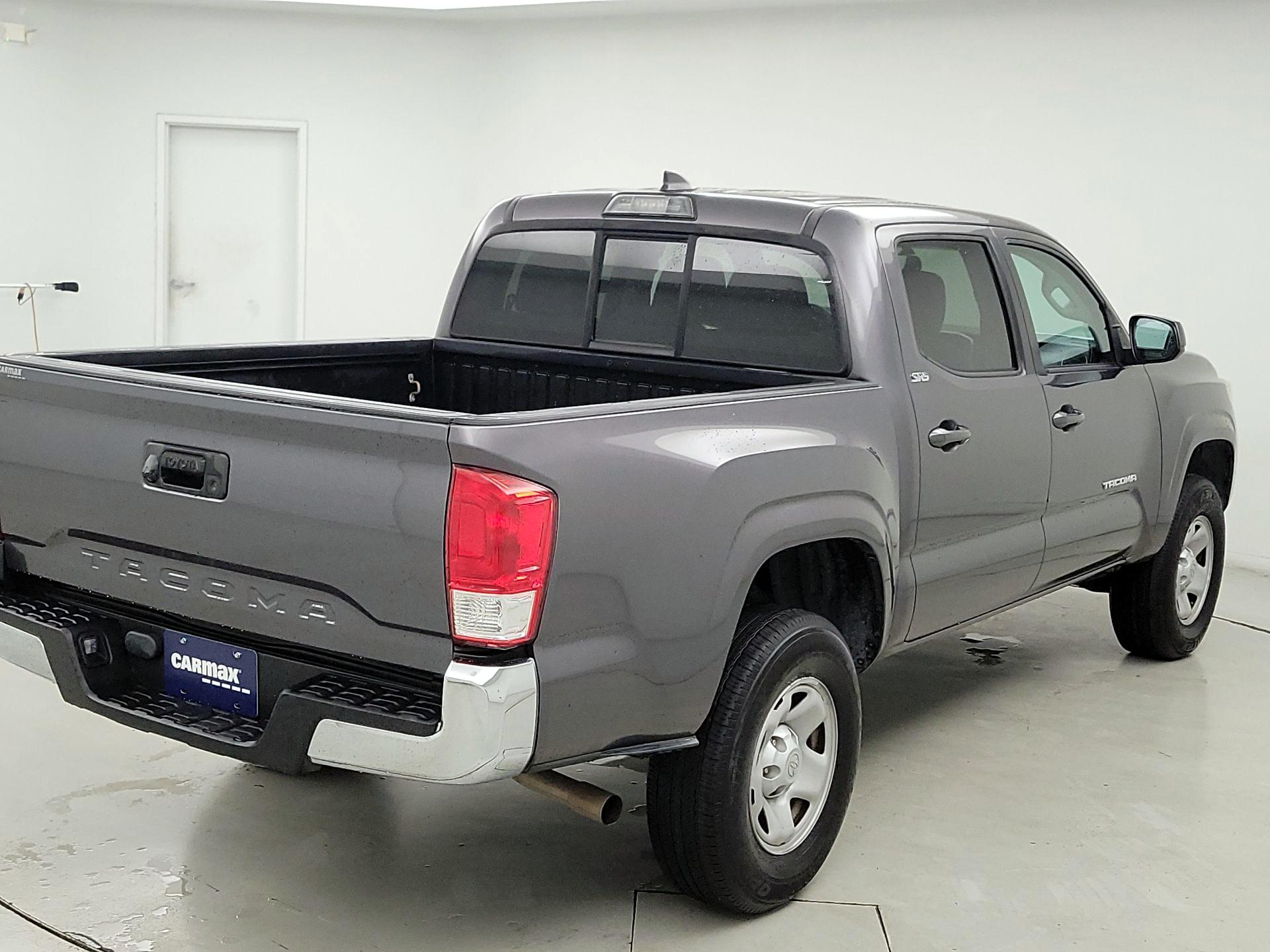 Thumbnail: 2017 Toyota Tacoma - 5