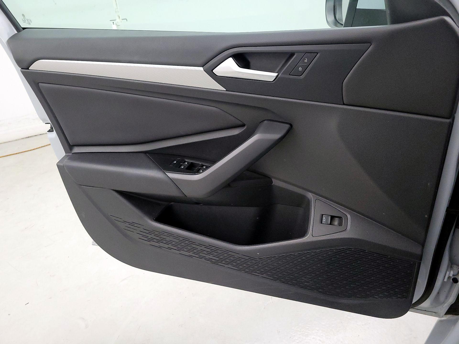 Thumbnail: 2019 Volkswagen Jetta - 10
