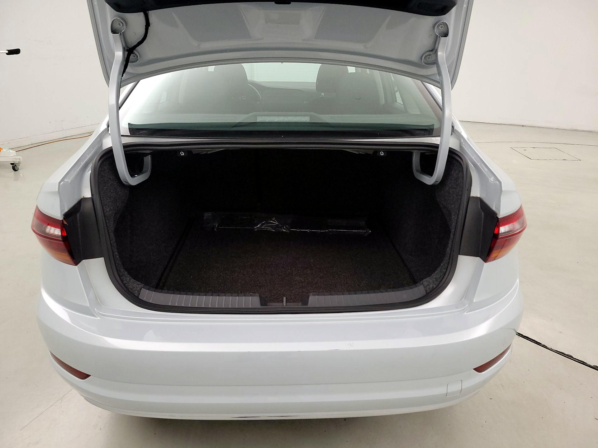 Thumbnail: 2019 Volkswagen Jetta - 18