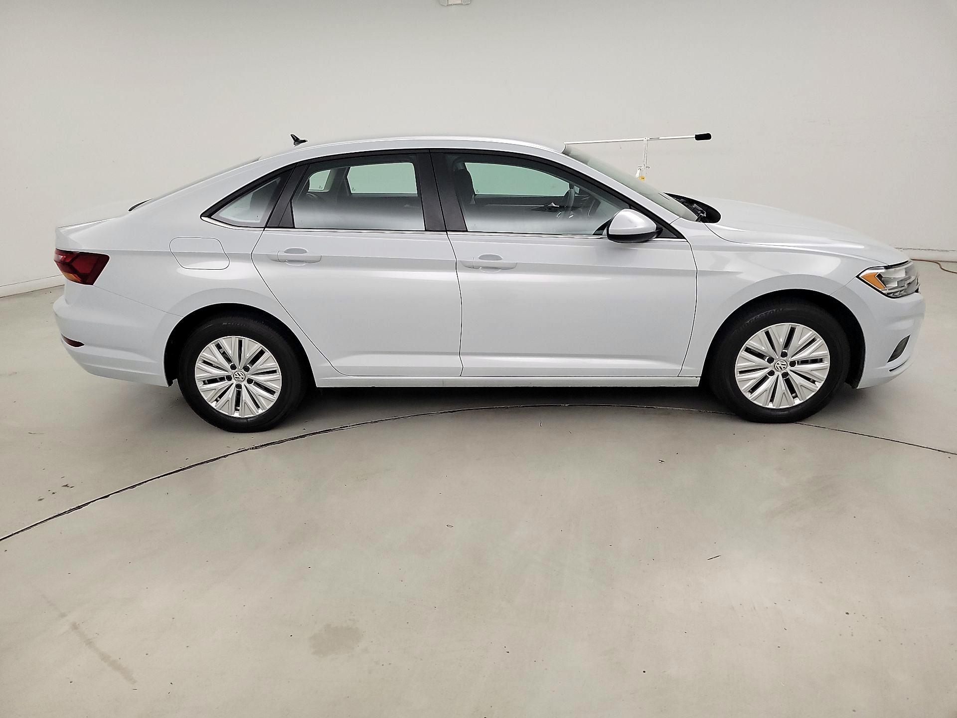 Thumbnail: 2019 Volkswagen Jetta - 4