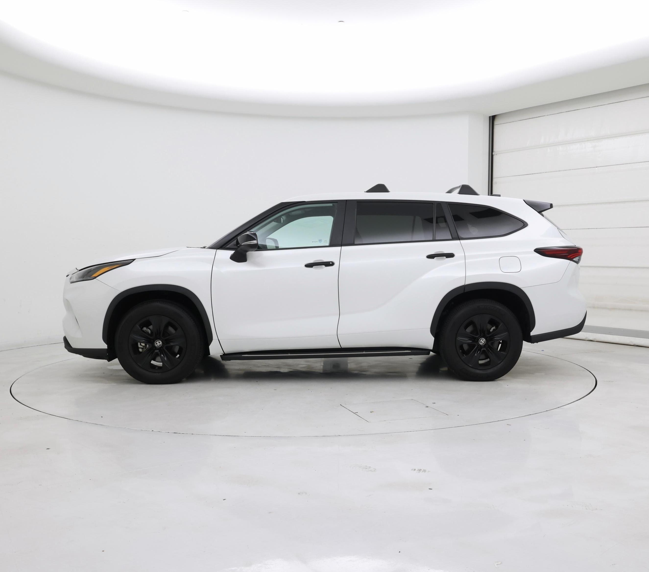 Thumbnail: 2024 Toyota Highlander - 3