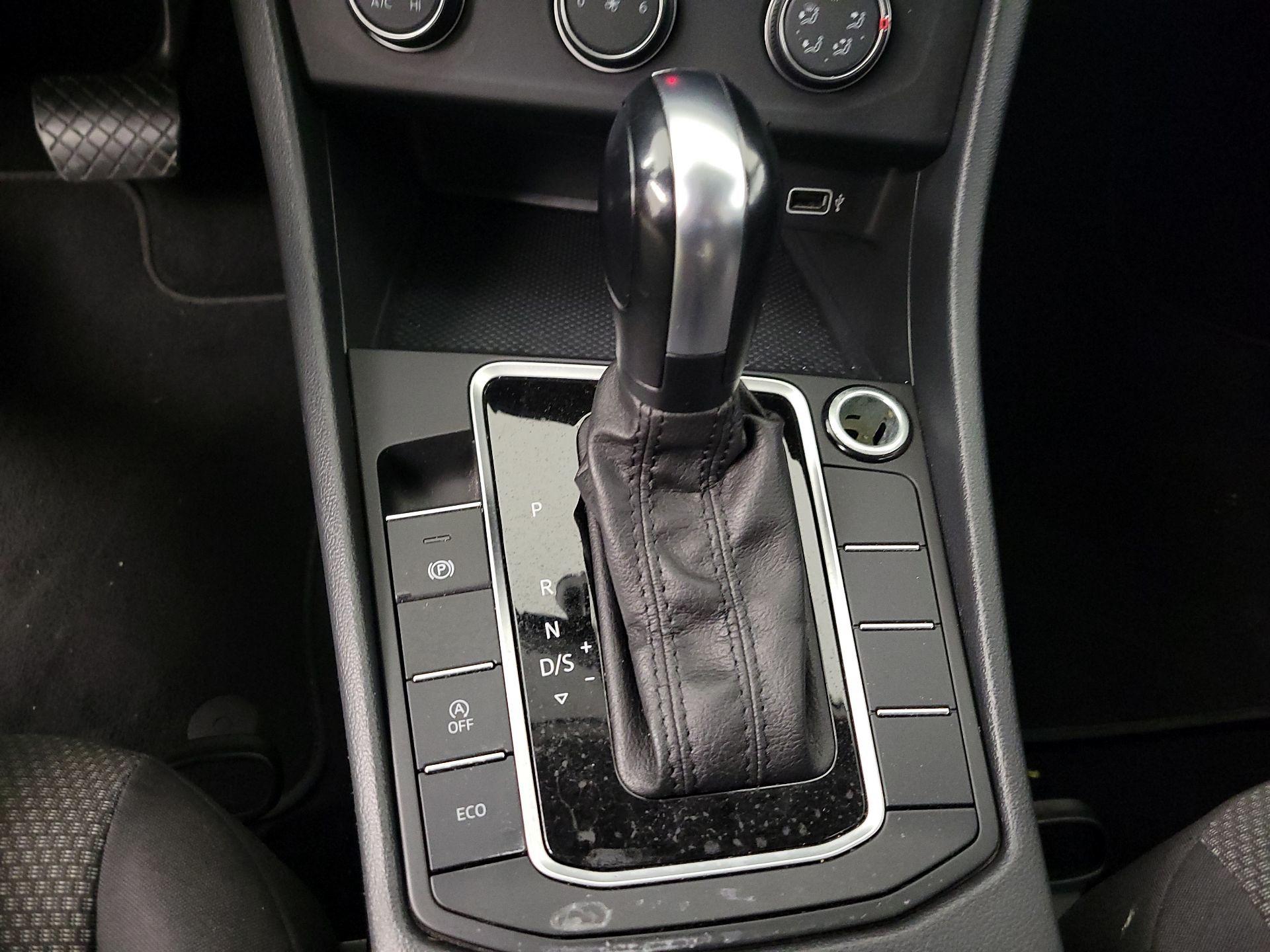 Thumbnail: 2019 Volkswagen Jetta - 17