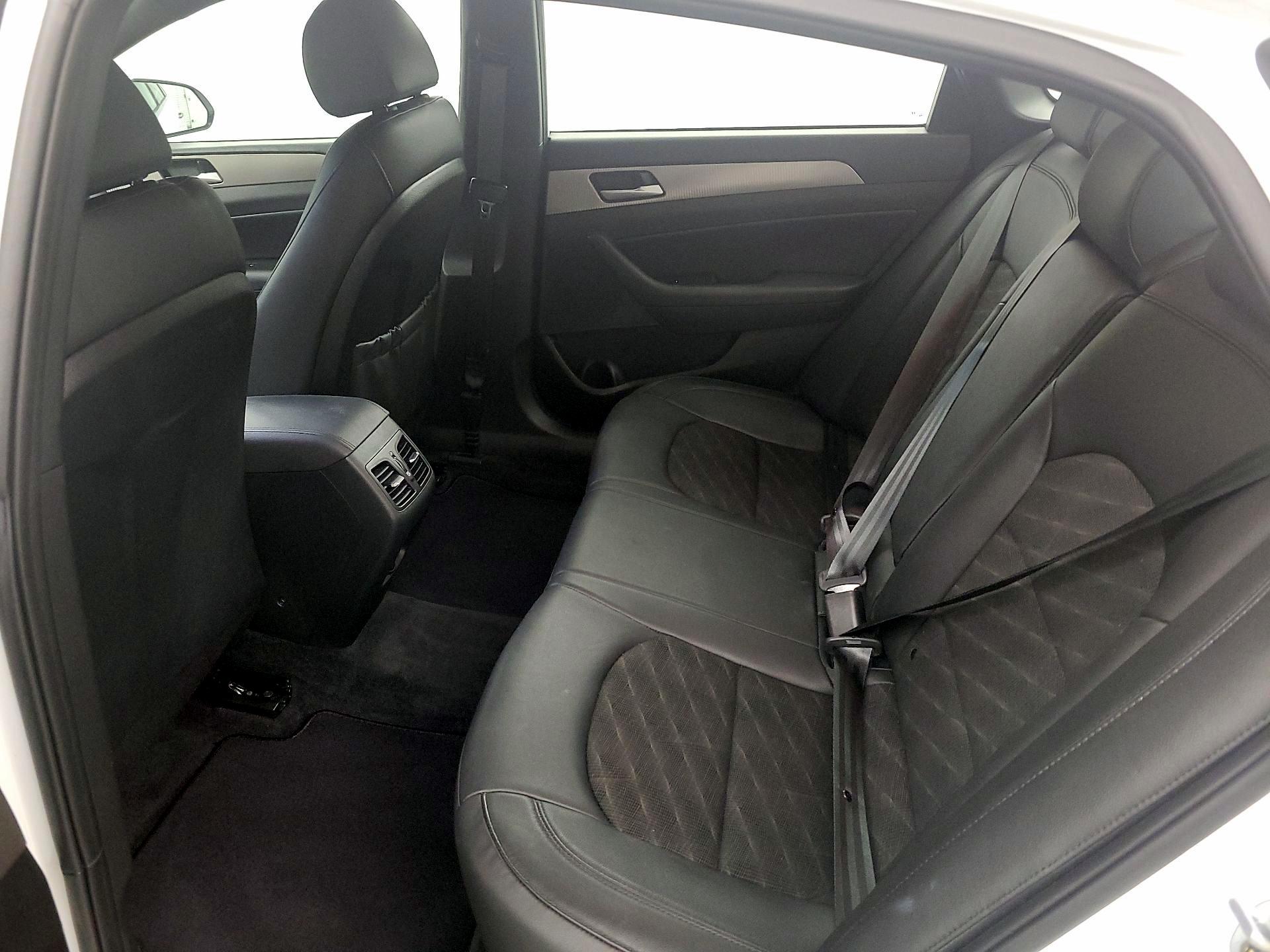 Thumbnail: 2019 Hyundai Sonata - 18