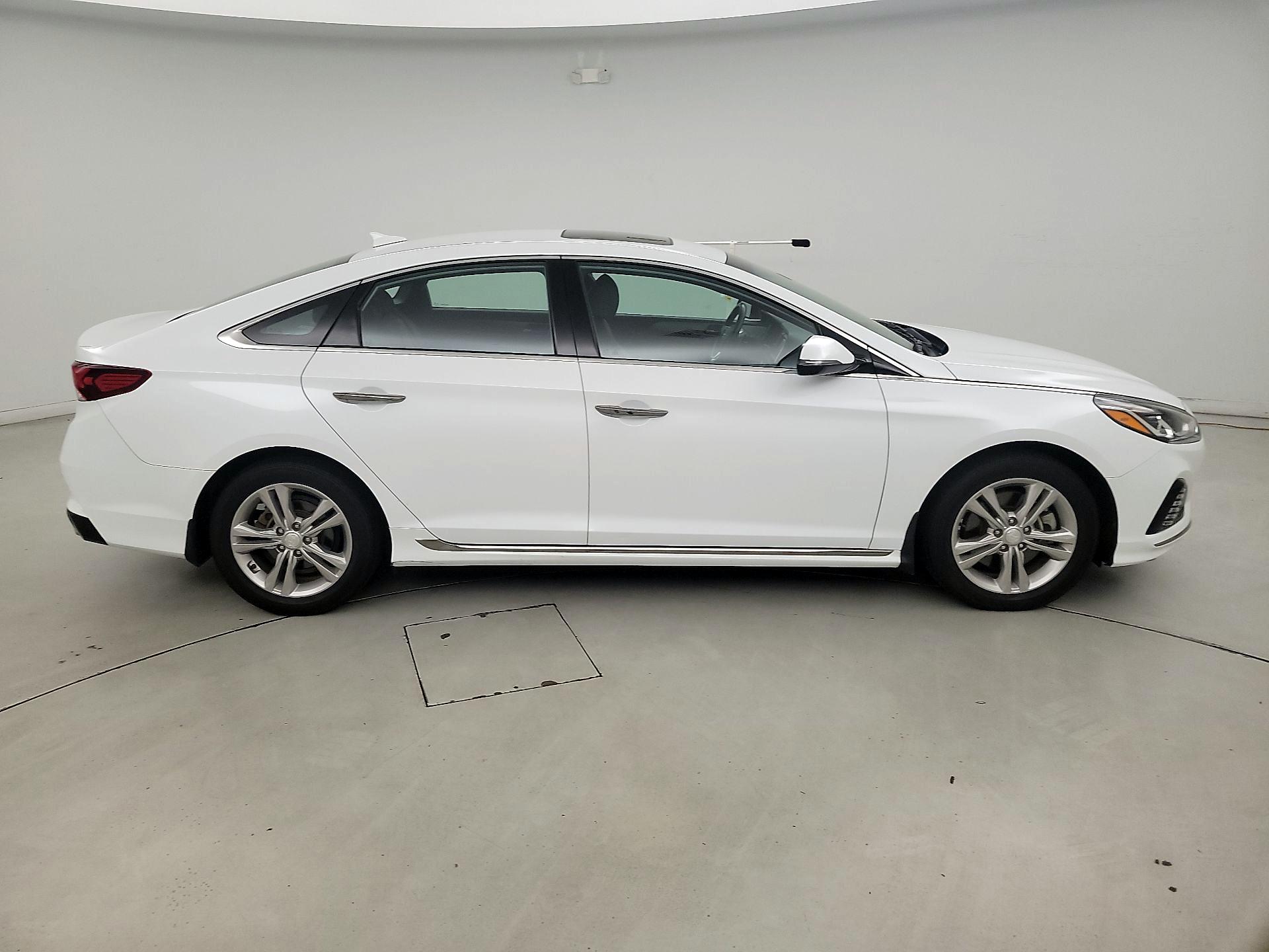 Thumbnail: 2019 Hyundai Sonata - 4