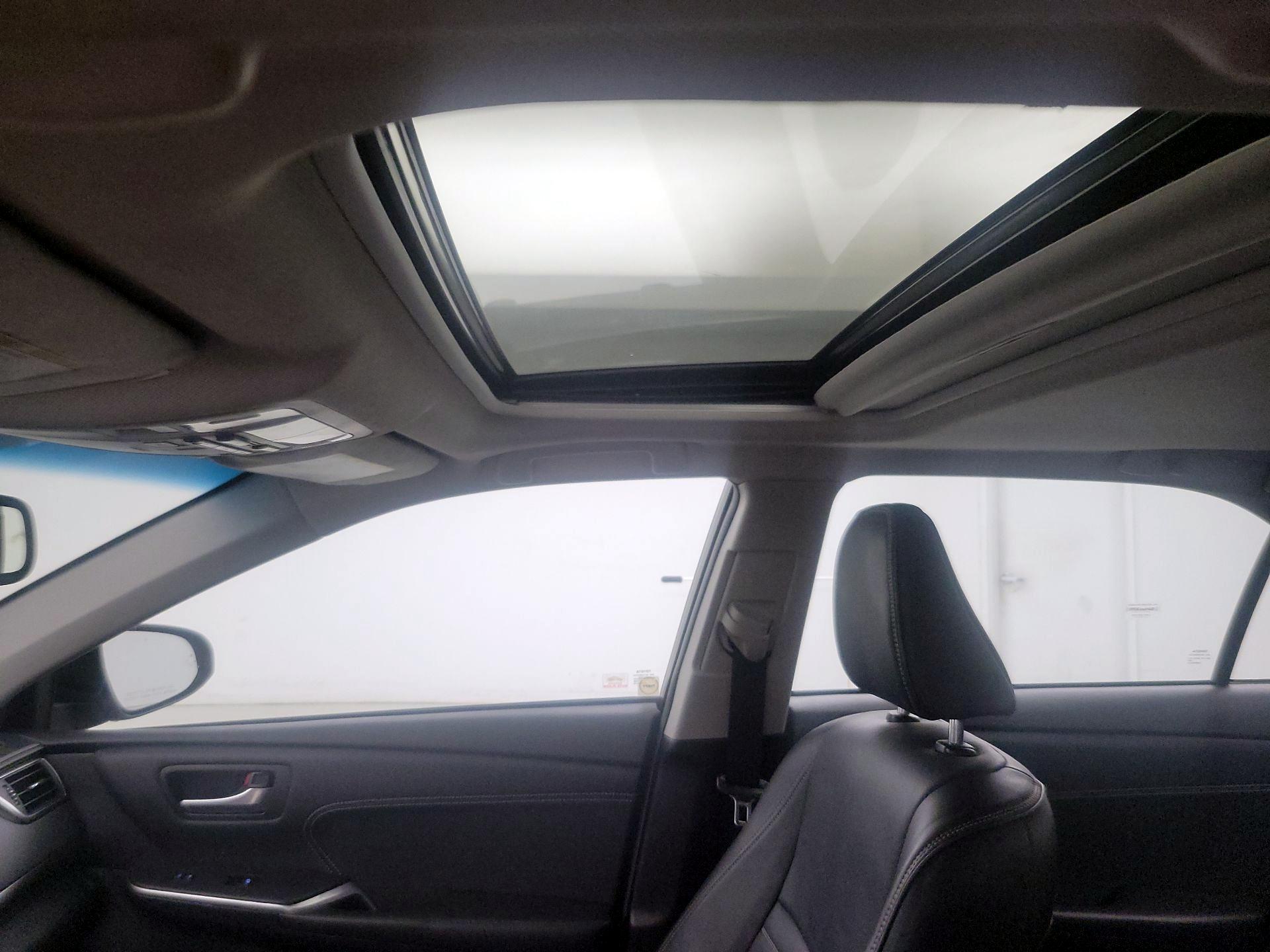 Thumbnail: 2015 Toyota Camry - 20
