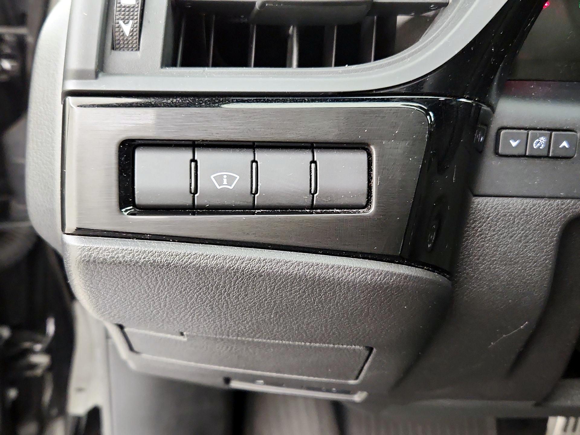 Thumbnail: 2022 Lexus ES - 13