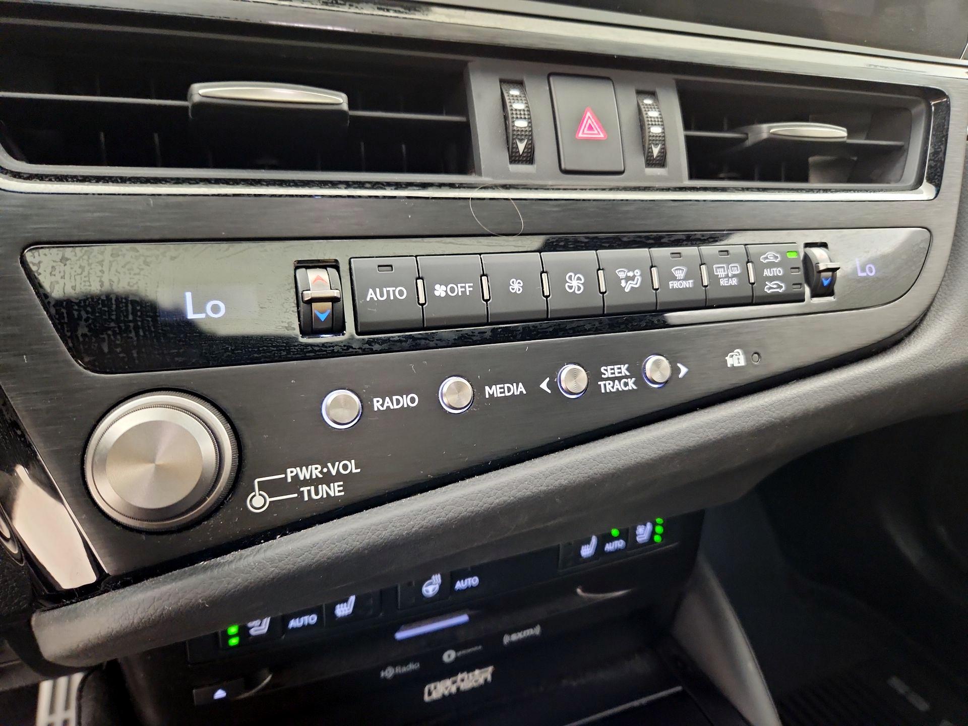 Thumbnail: 2022 Lexus ES - 17