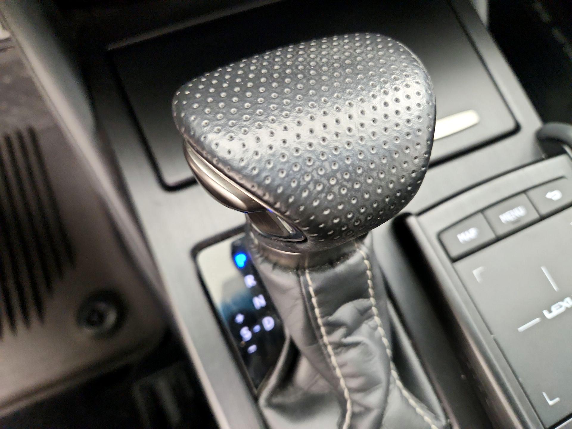 Thumbnail: 2022 Lexus ES - 18