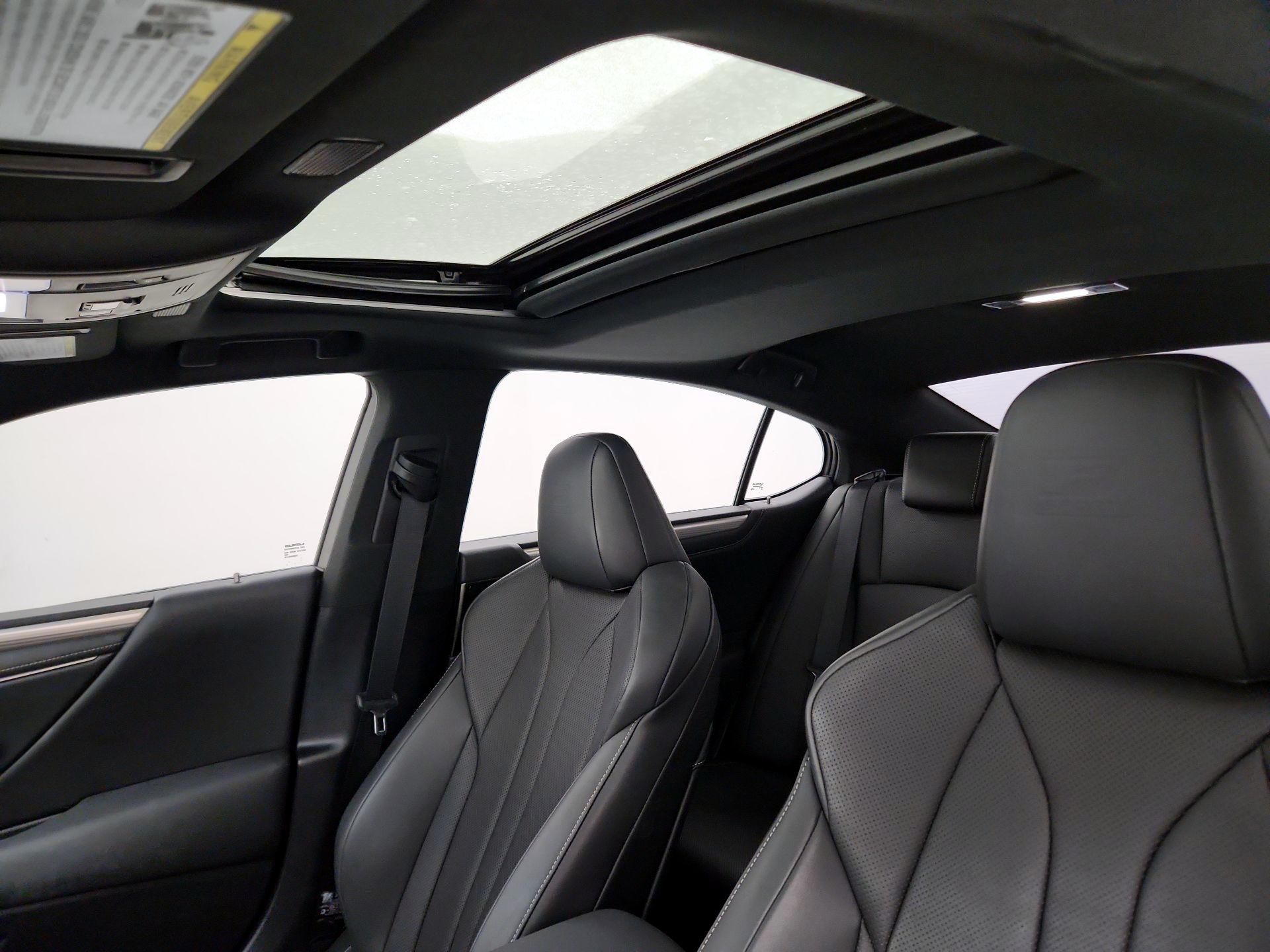 Thumbnail: 2022 Lexus ES - 20