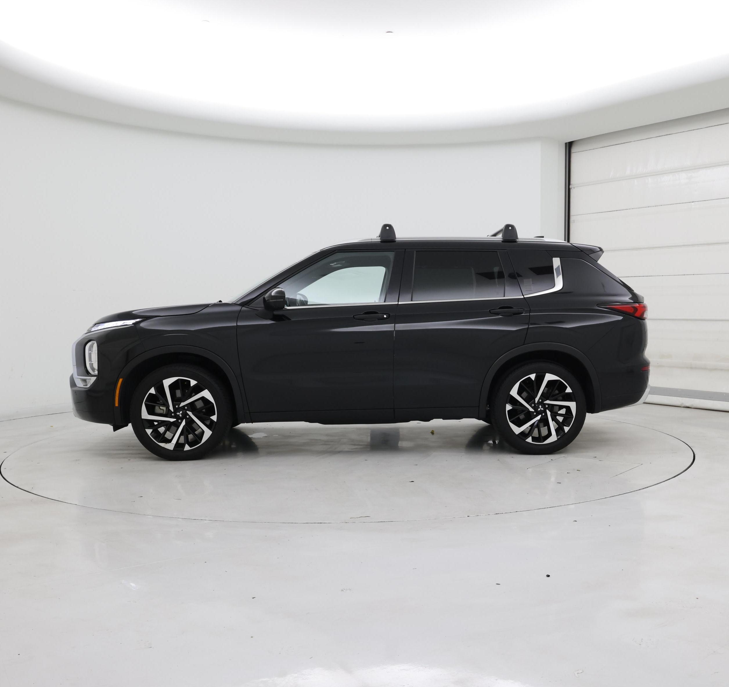 Thumbnail: 2022 Mitsubishi Outlander - 3