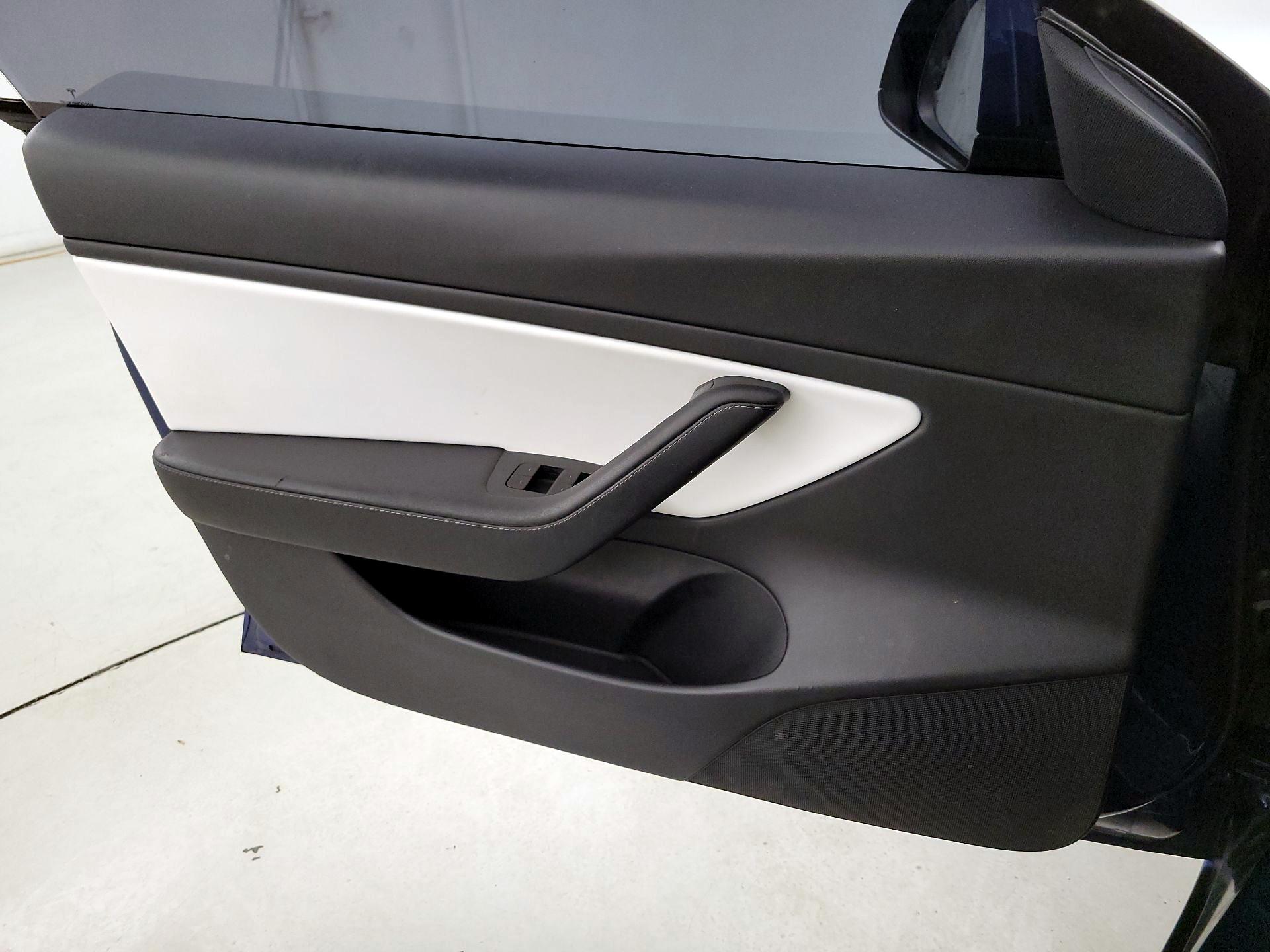 Thumbnail: 2021 Tesla Model 3 - 12