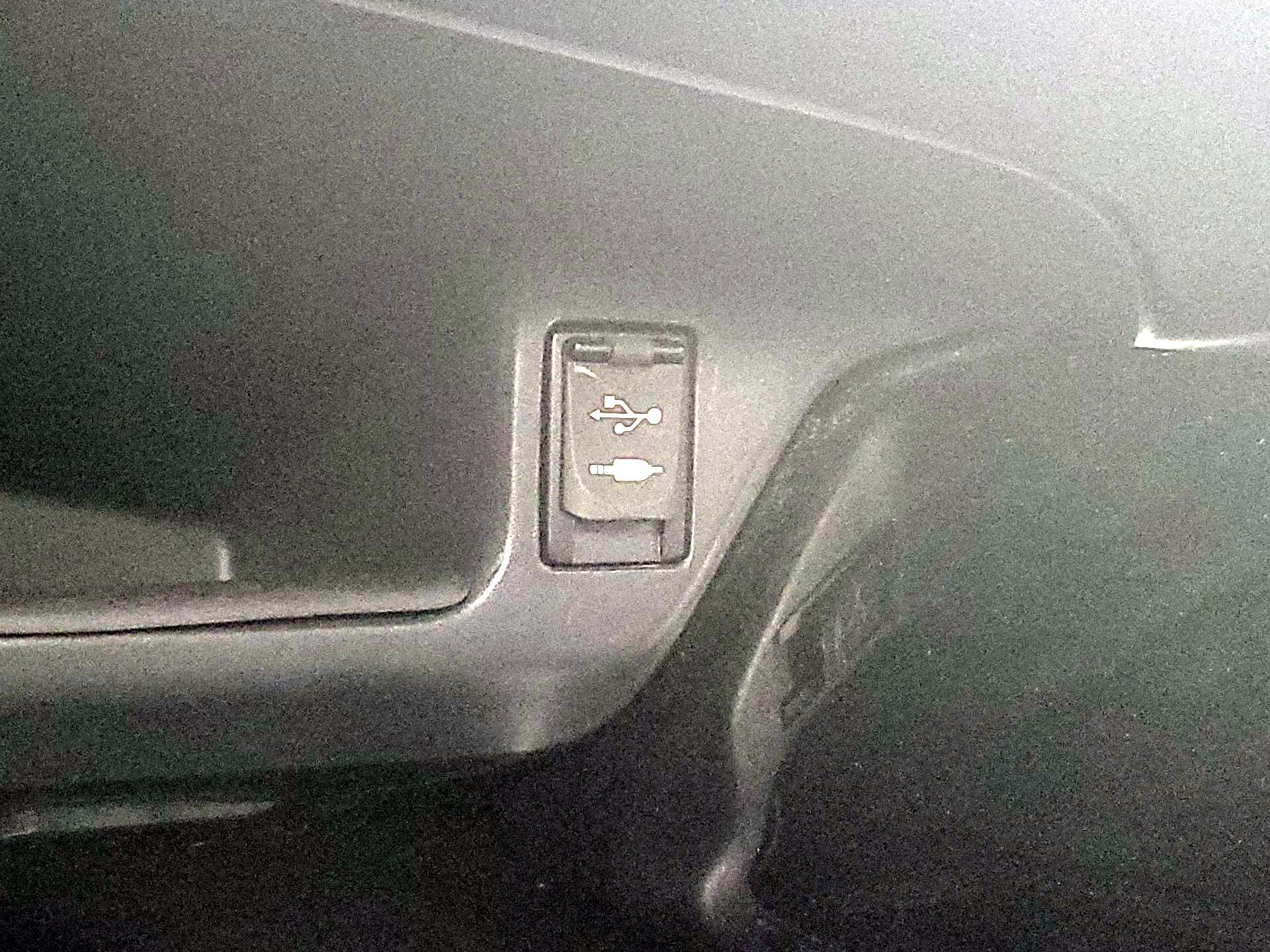 Thumbnail: 2019 Toyota C-HR - 18