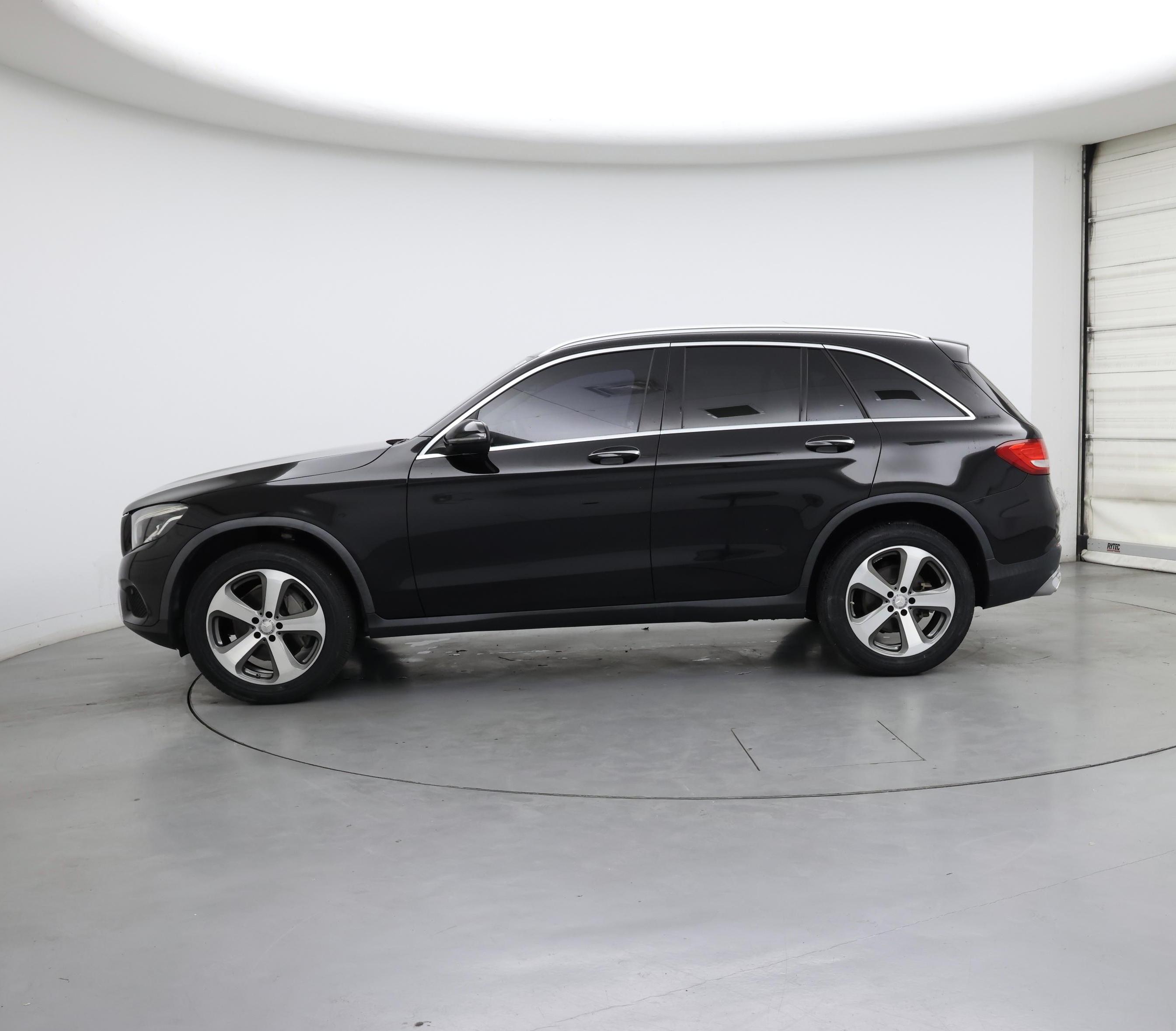 Thumbnail: 2016 Mercedes-Benz GLC - 3