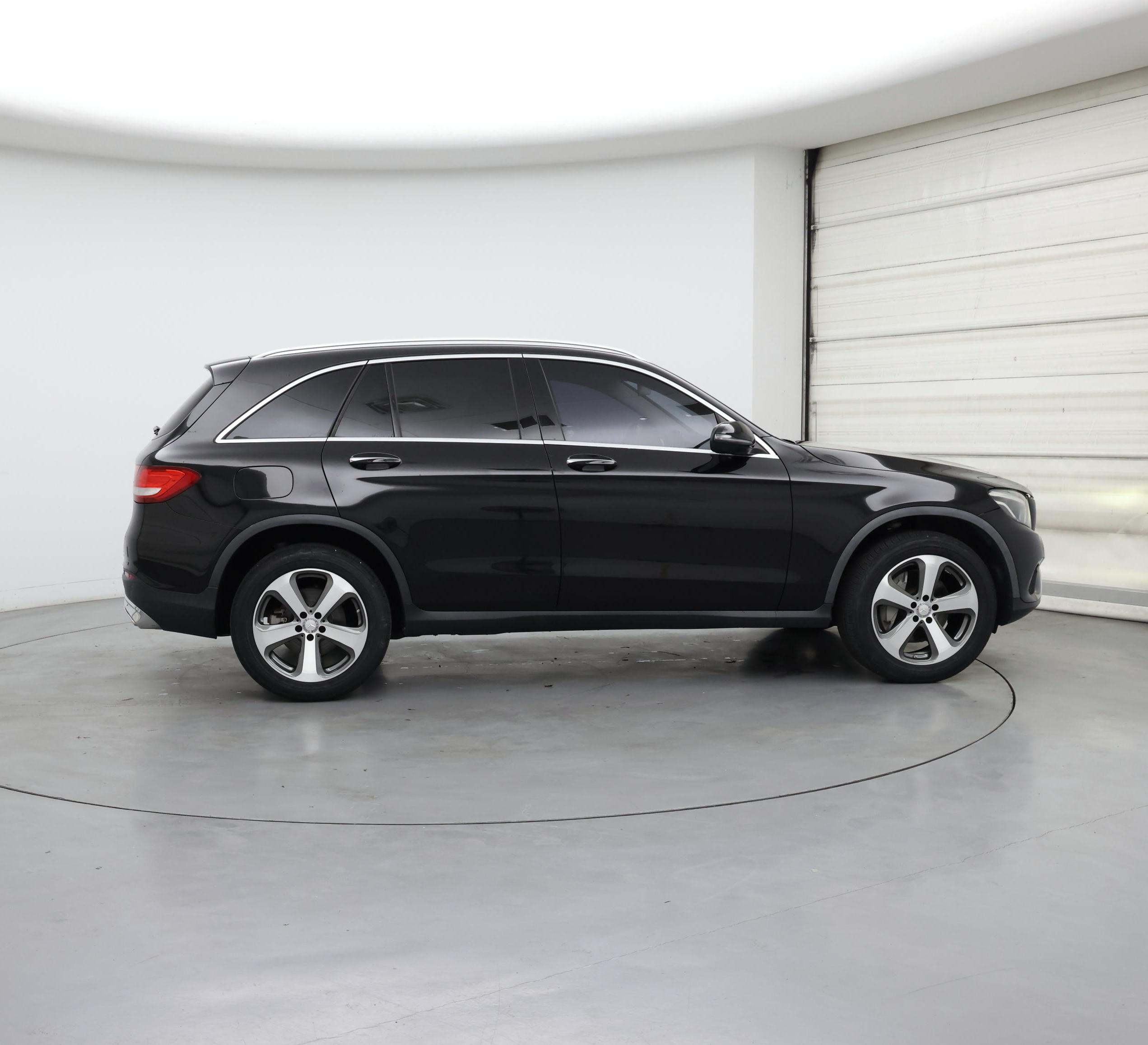 Thumbnail: 2016 Mercedes-Benz GLC - 7