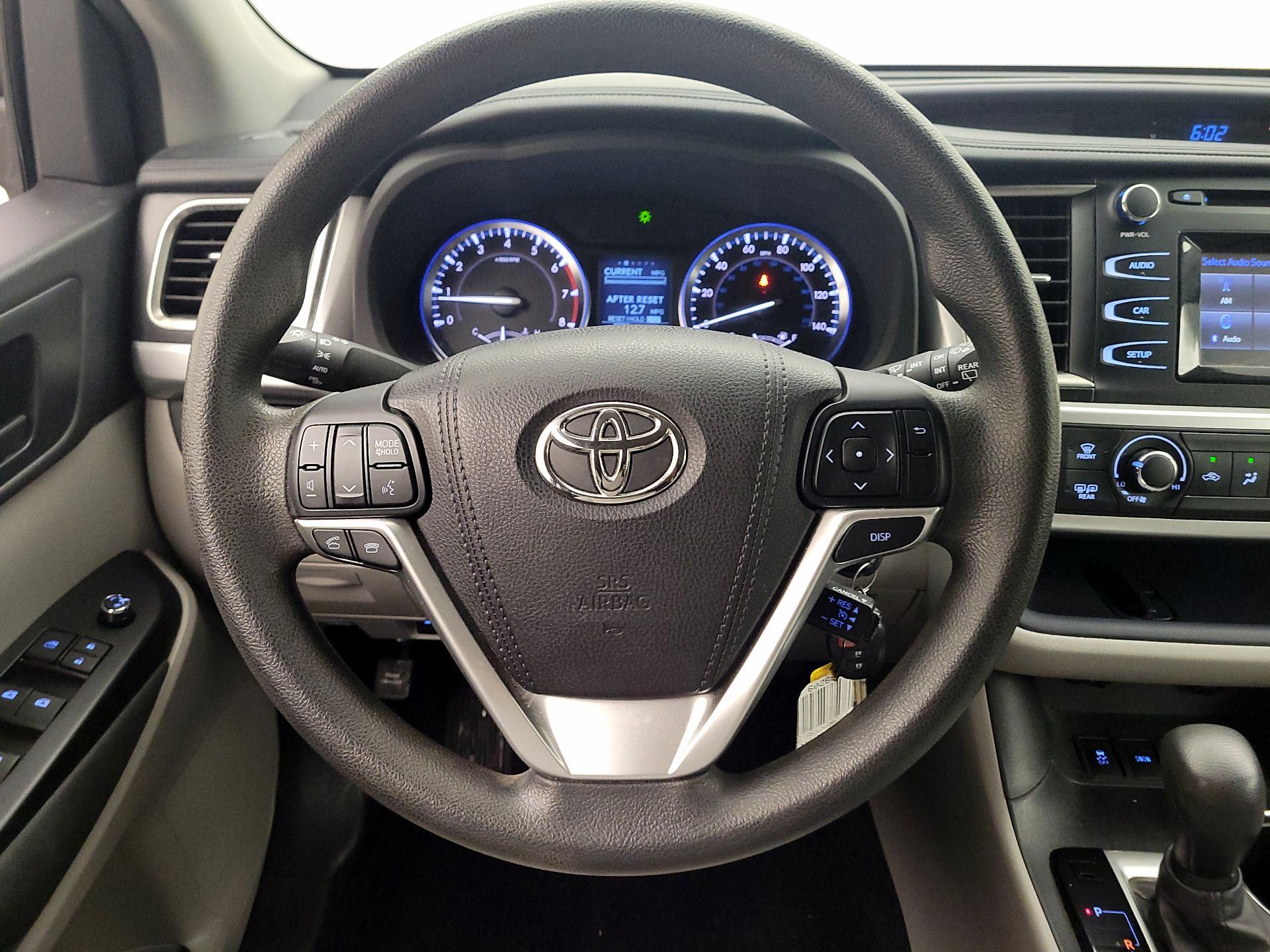 Thumbnail: 2015 Toyota Highlander - 10
