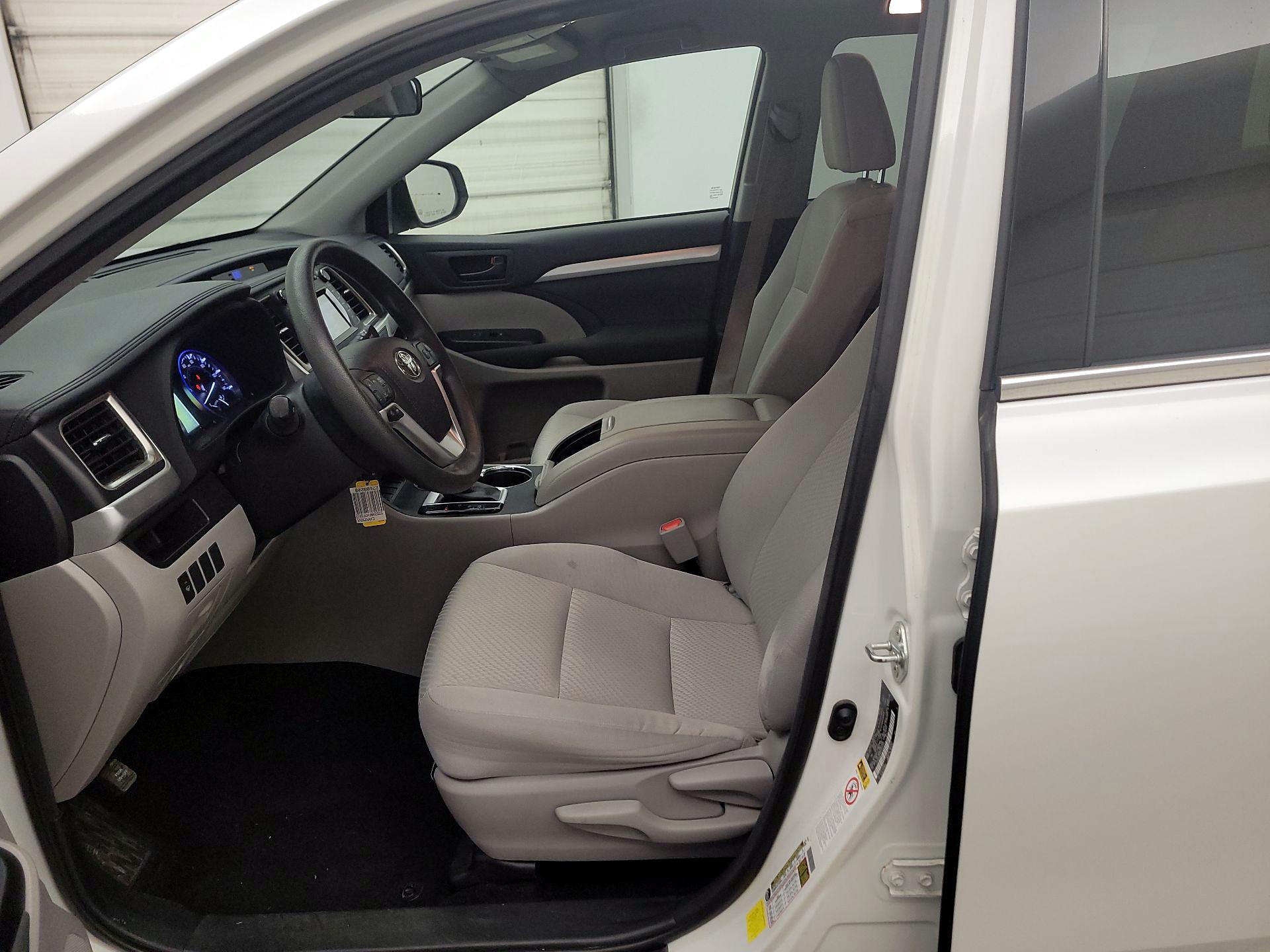 Thumbnail: 2015 Toyota Highlander - 11