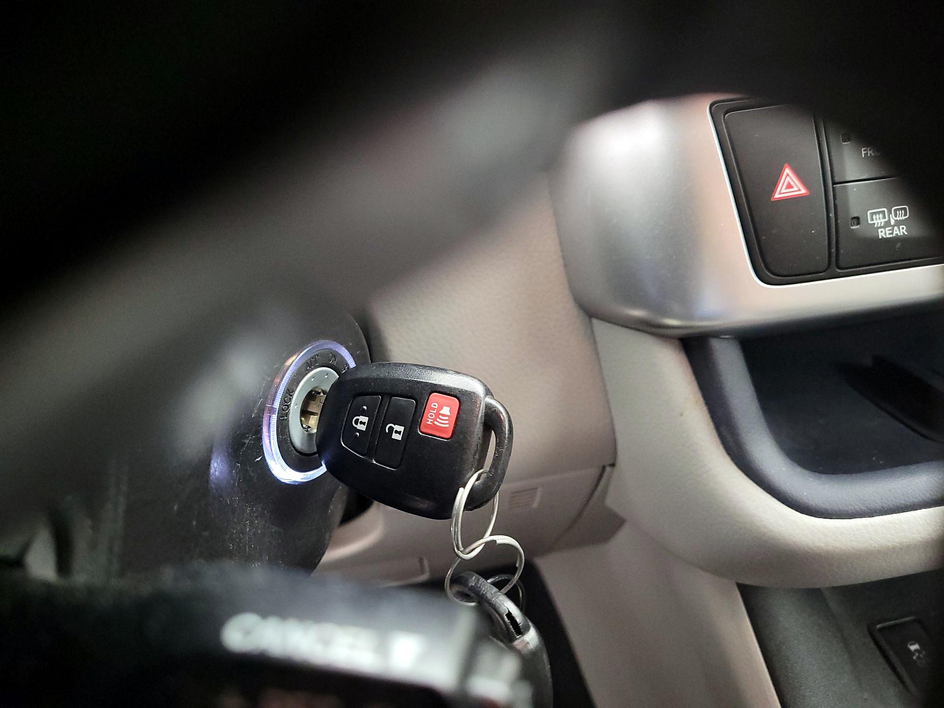 Thumbnail: 2015 Toyota Highlander - 20