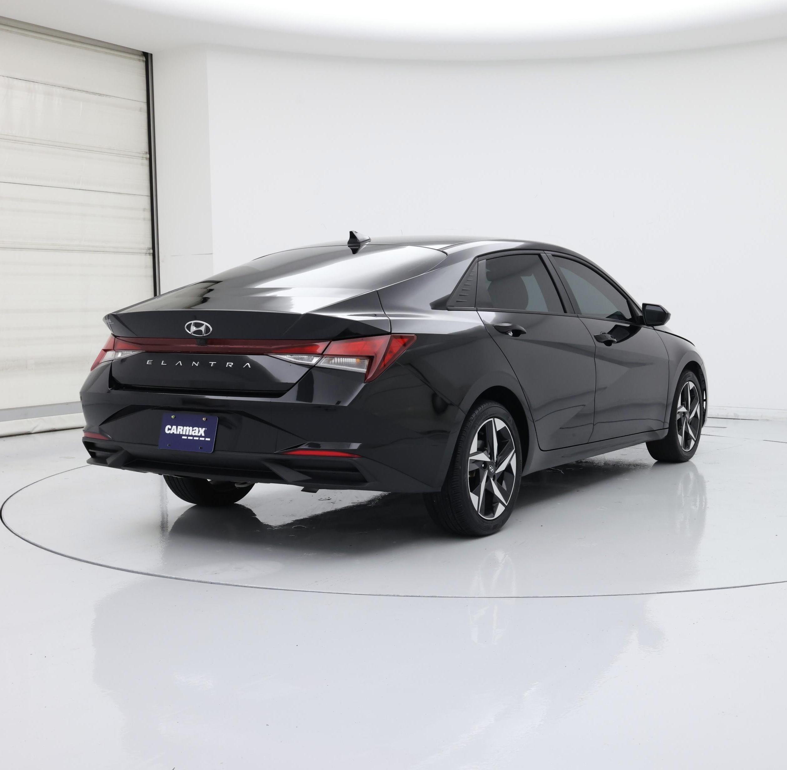 Thumbnail: 2023 Hyundai Elantra - 8