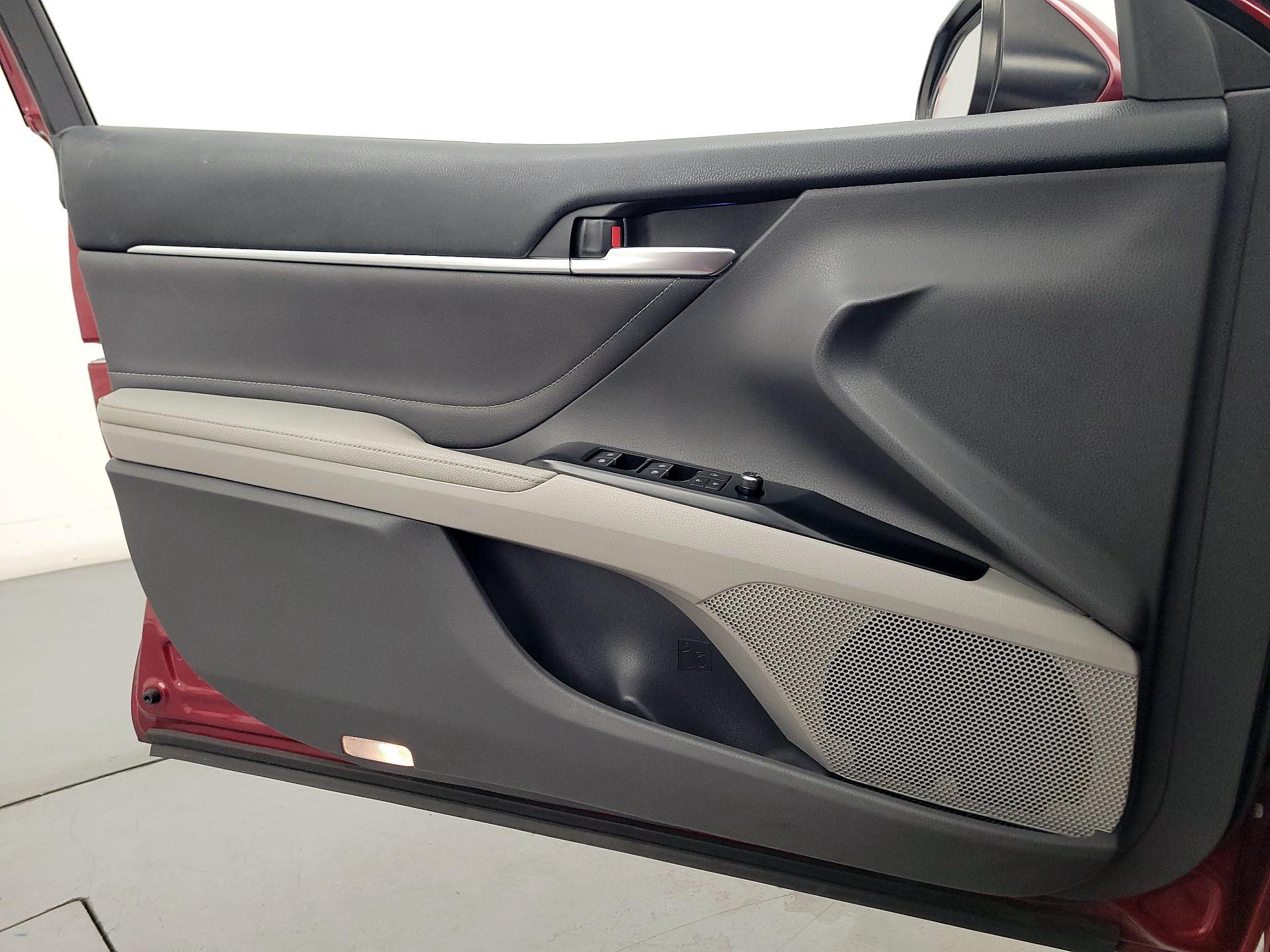 Thumbnail: 2018 Toyota Camry - 12