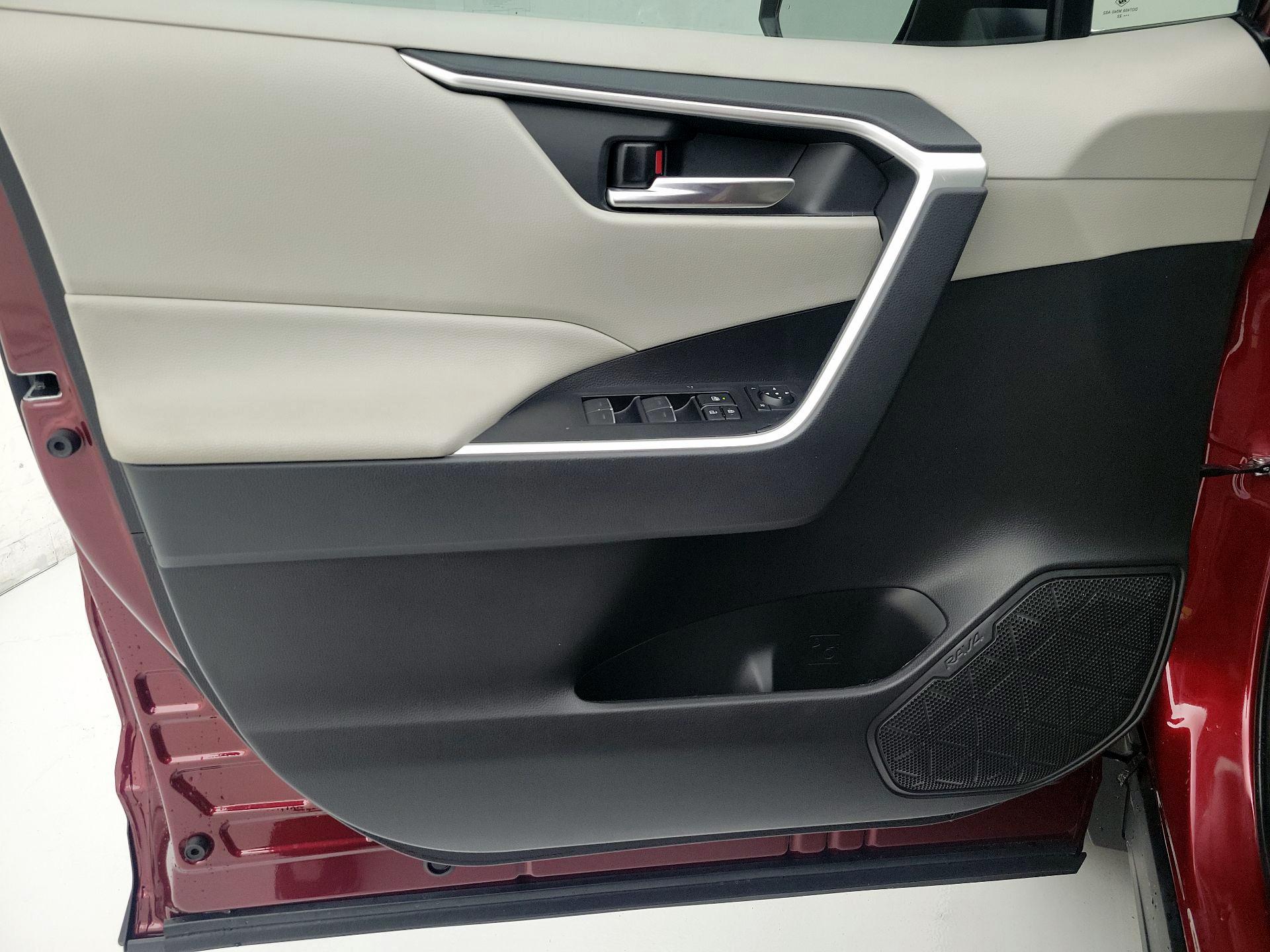 Thumbnail: 2022 Toyota RAV4 - 12