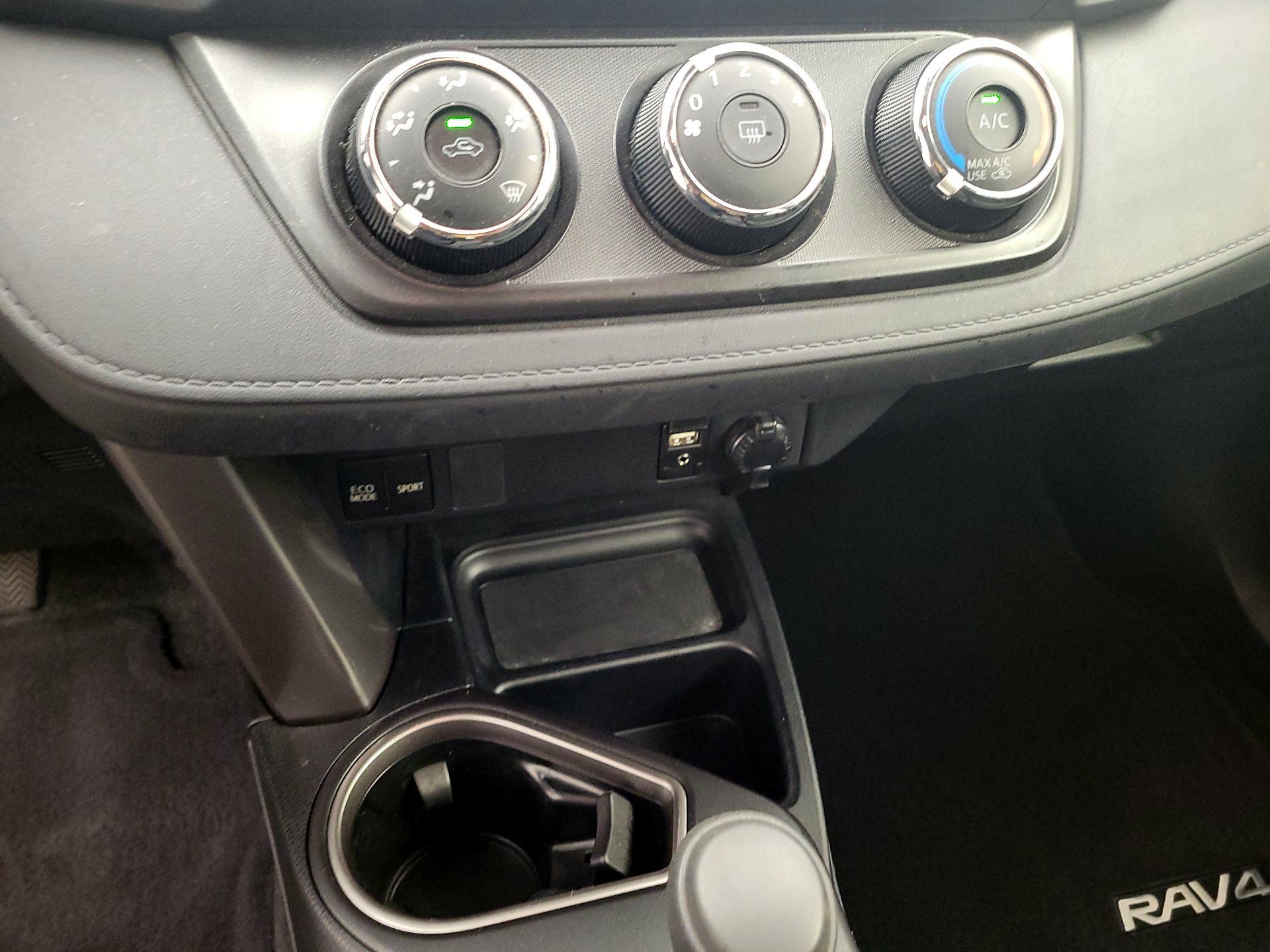 Thumbnail: 2018 Toyota RAV4 - 15