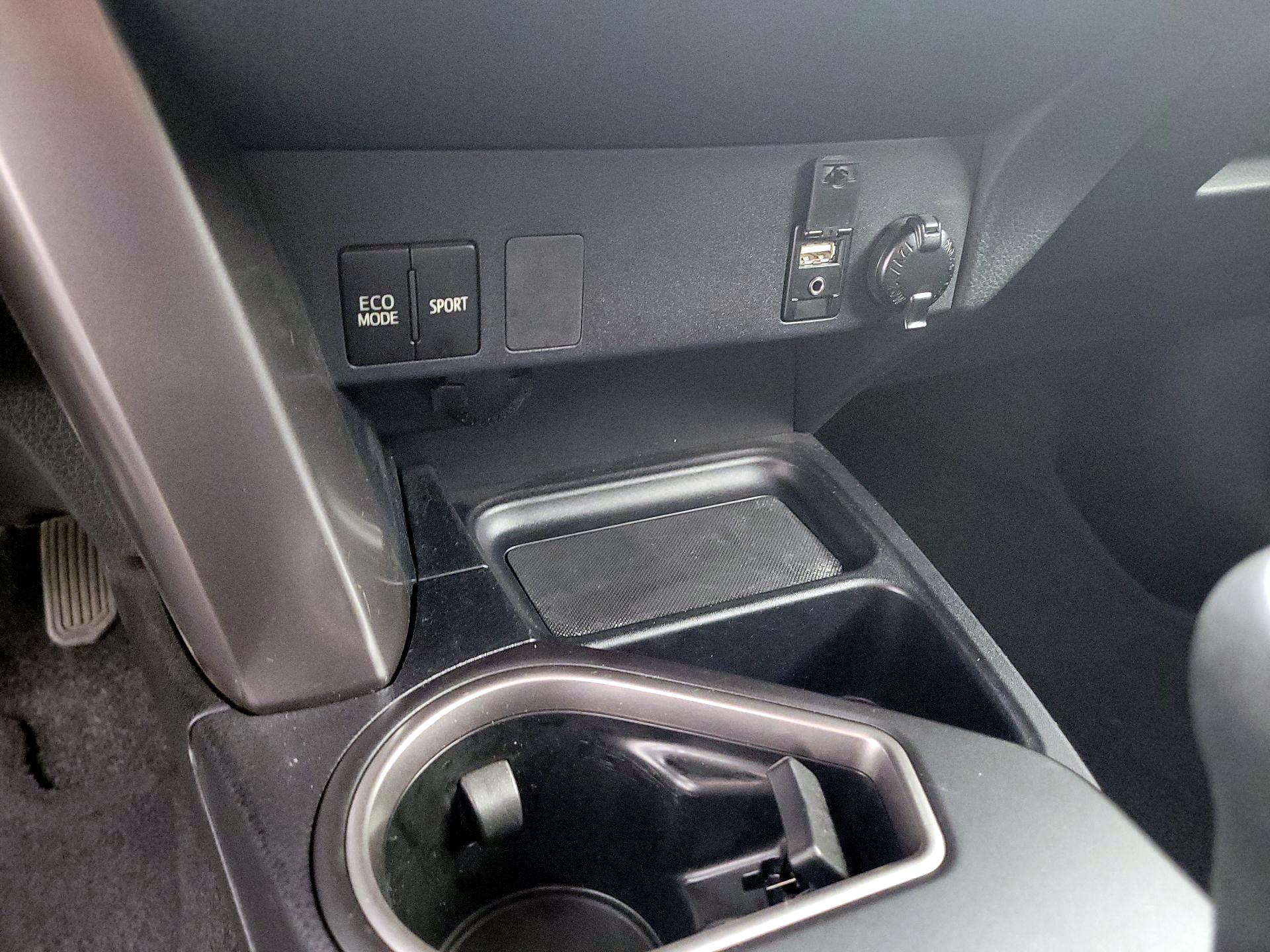 Thumbnail: 2018 Toyota RAV4 - 17