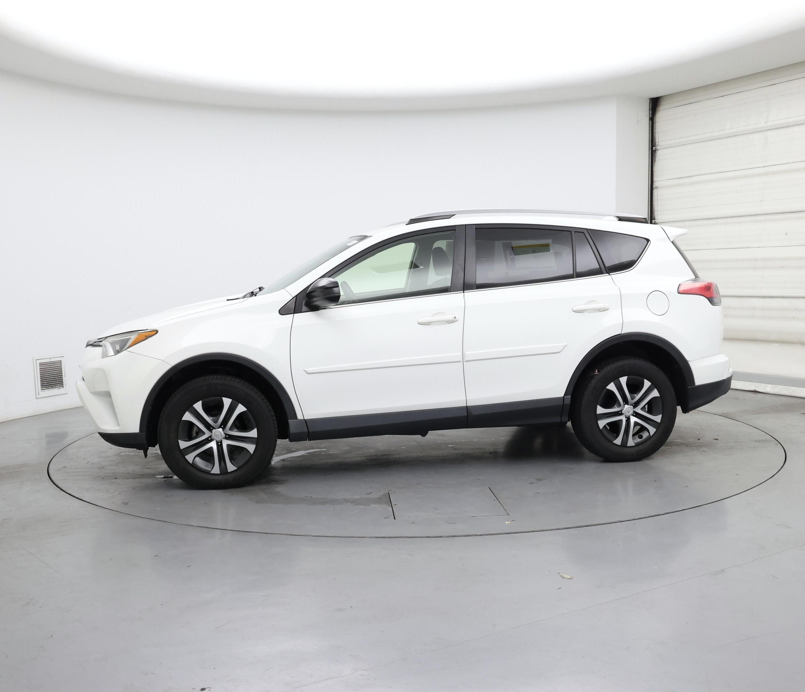 Thumbnail: 2018 Toyota RAV4 - 3