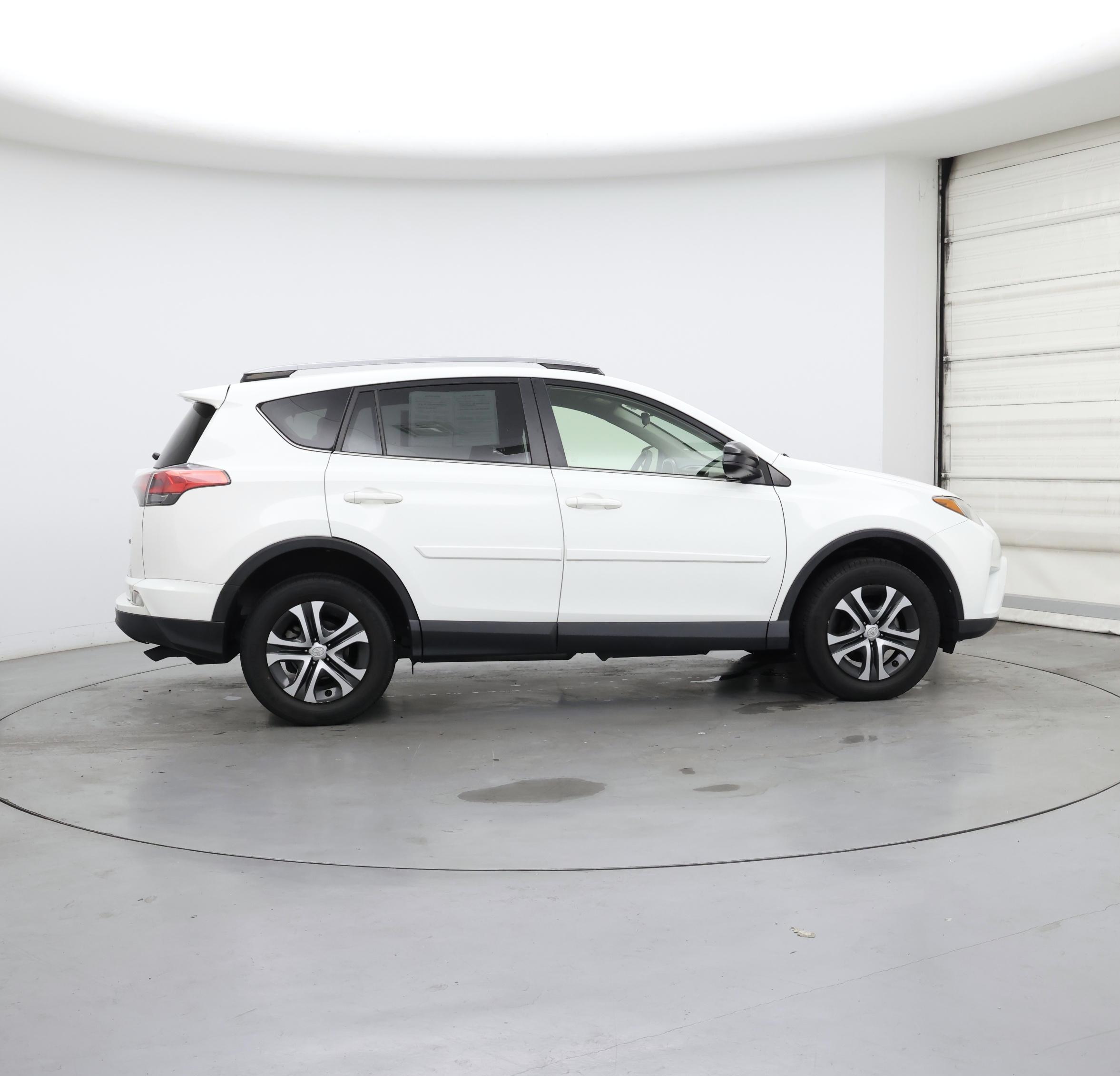 Thumbnail: 2018 Toyota RAV4 - 7