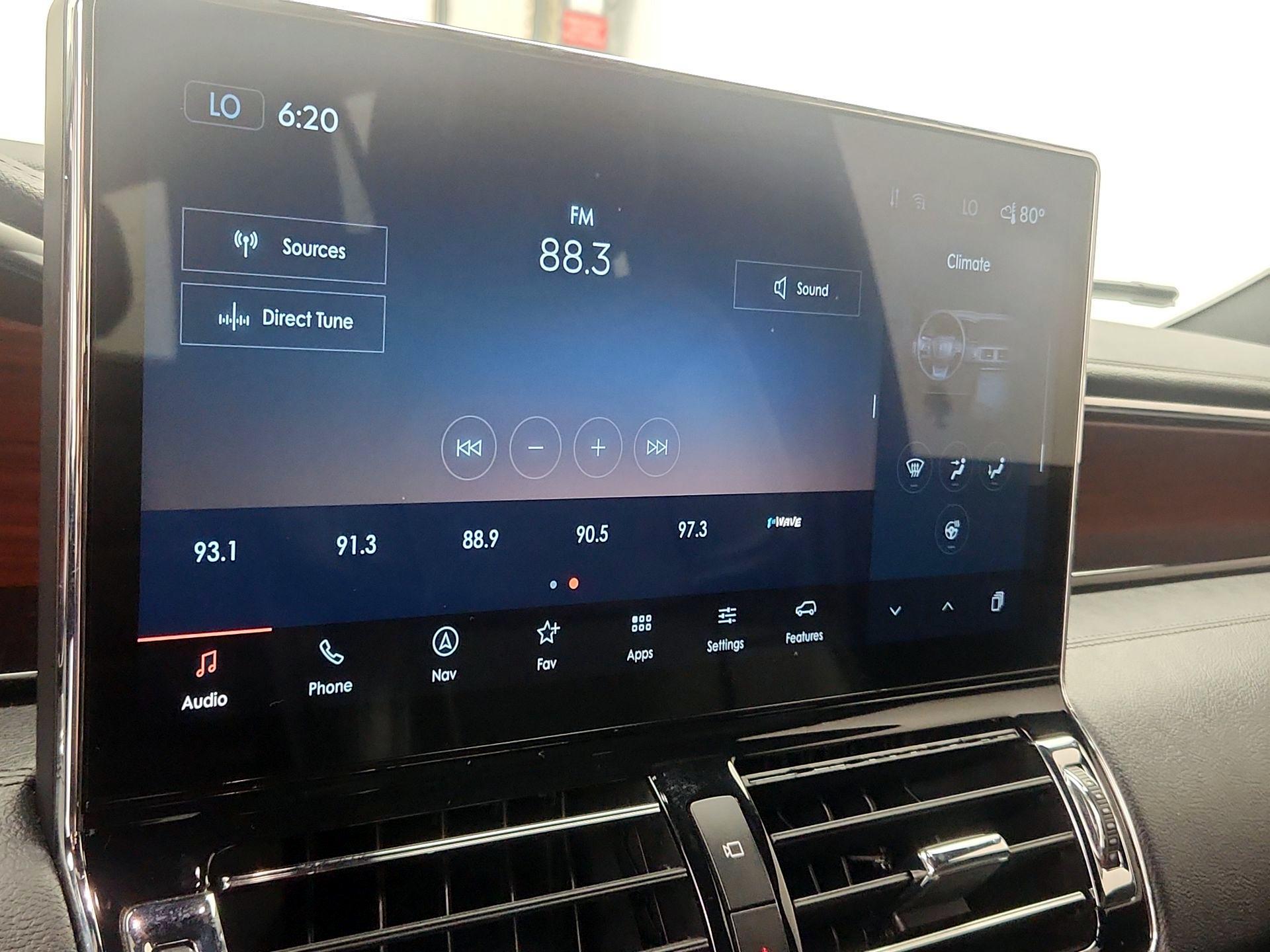 Thumbnail: 2022 Lincoln Navigator L - 16