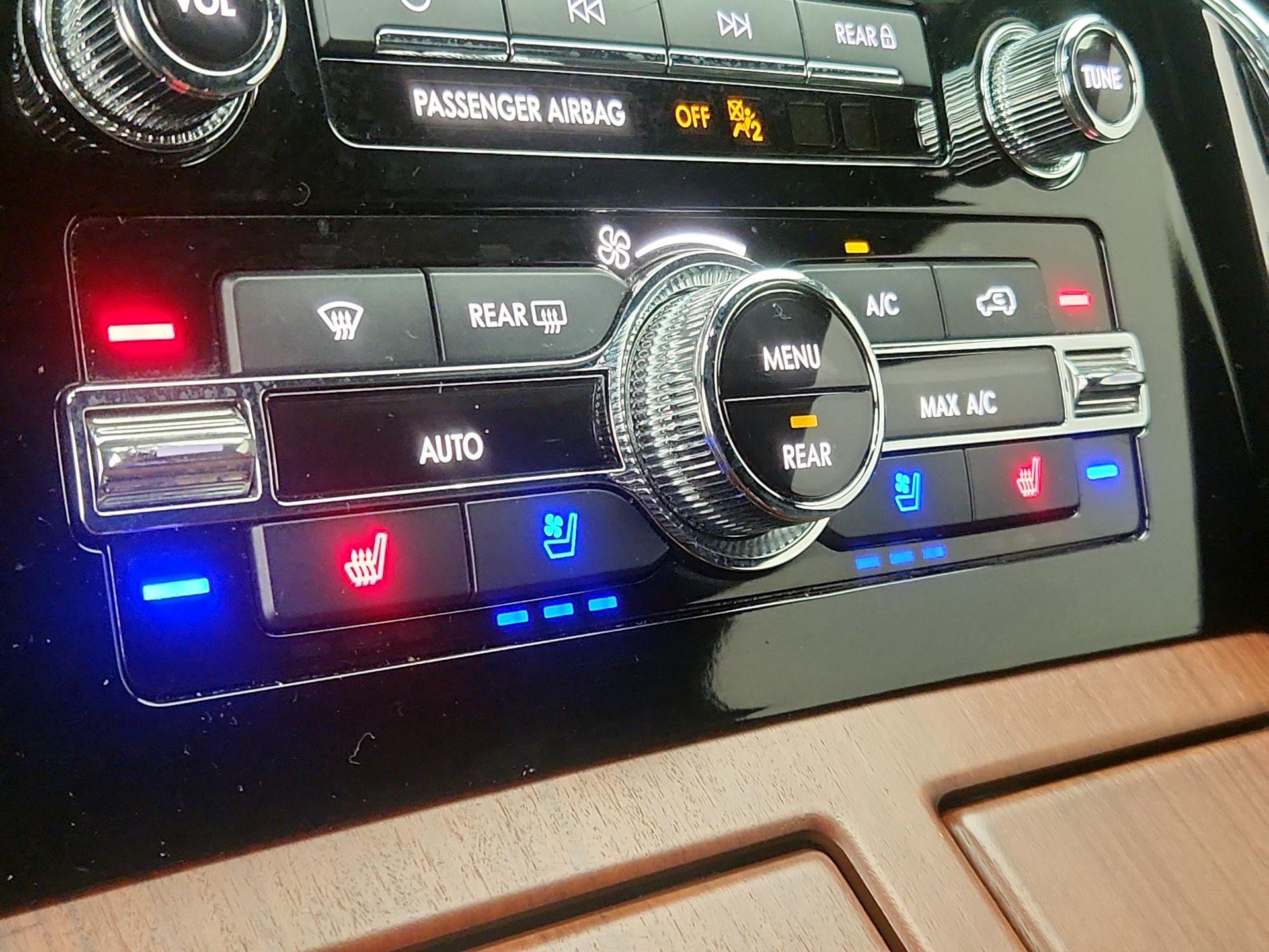 Thumbnail: 2022 Lincoln Navigator L - 17