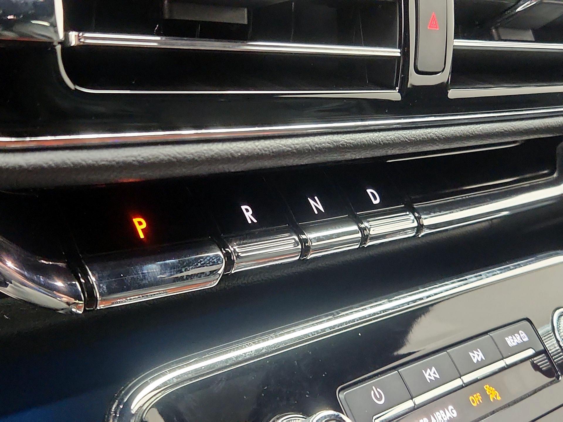 Thumbnail: 2022 Lincoln Navigator L - 18