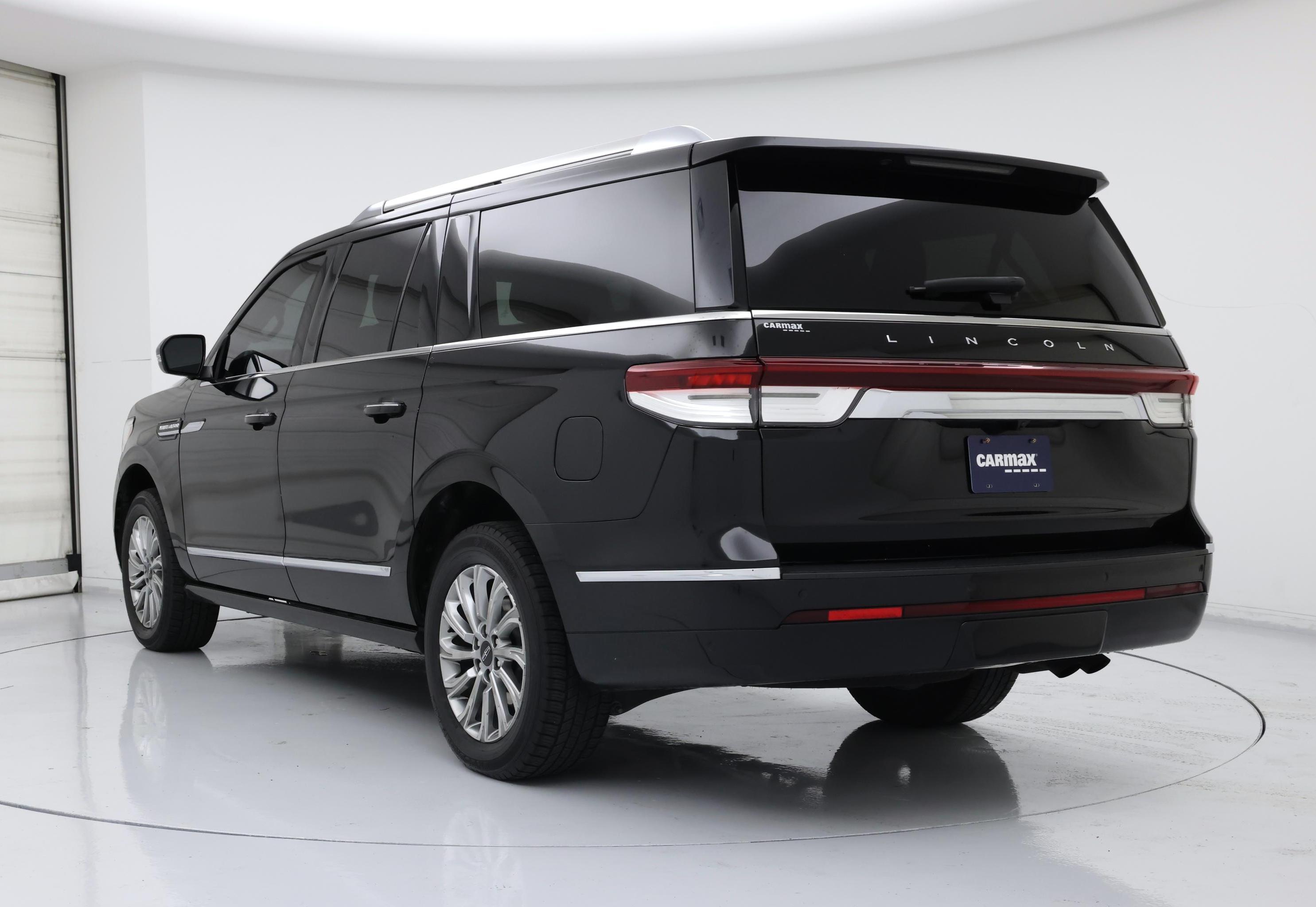 Thumbnail: 2022 Lincoln Navigator L - 2