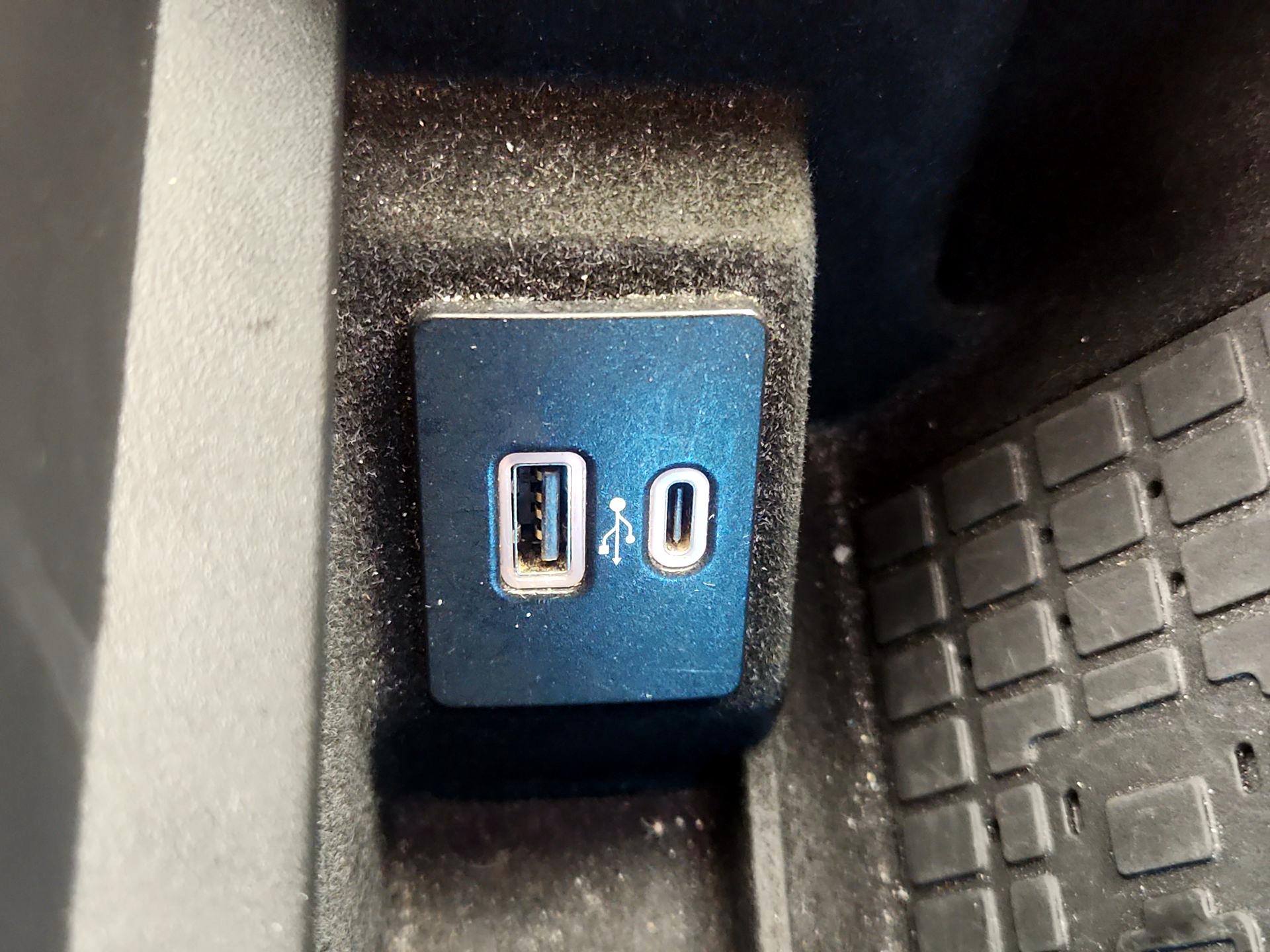 Thumbnail: 2022 Lincoln Navigator L - 19