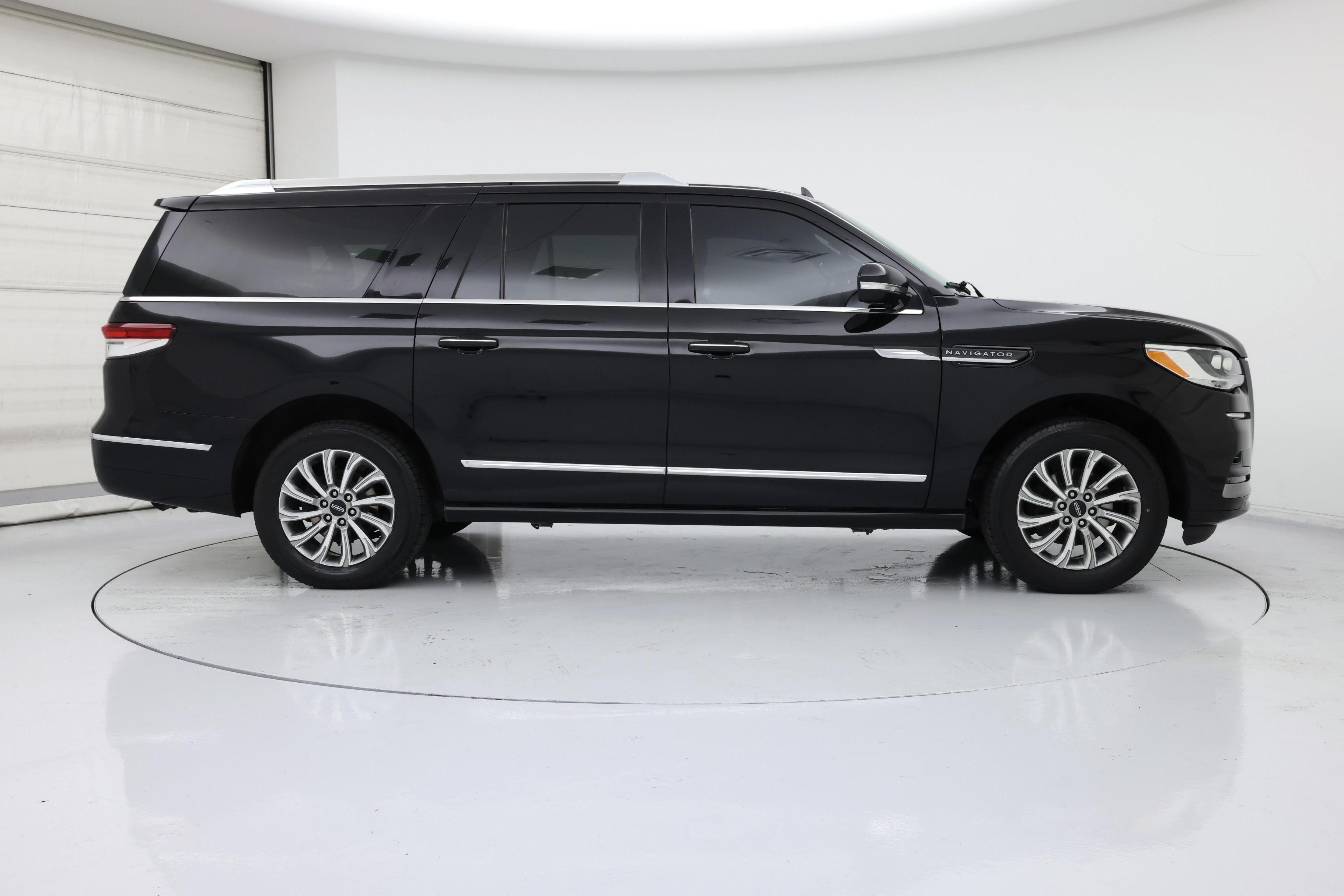 Thumbnail: 2022 Lincoln Navigator L - 7