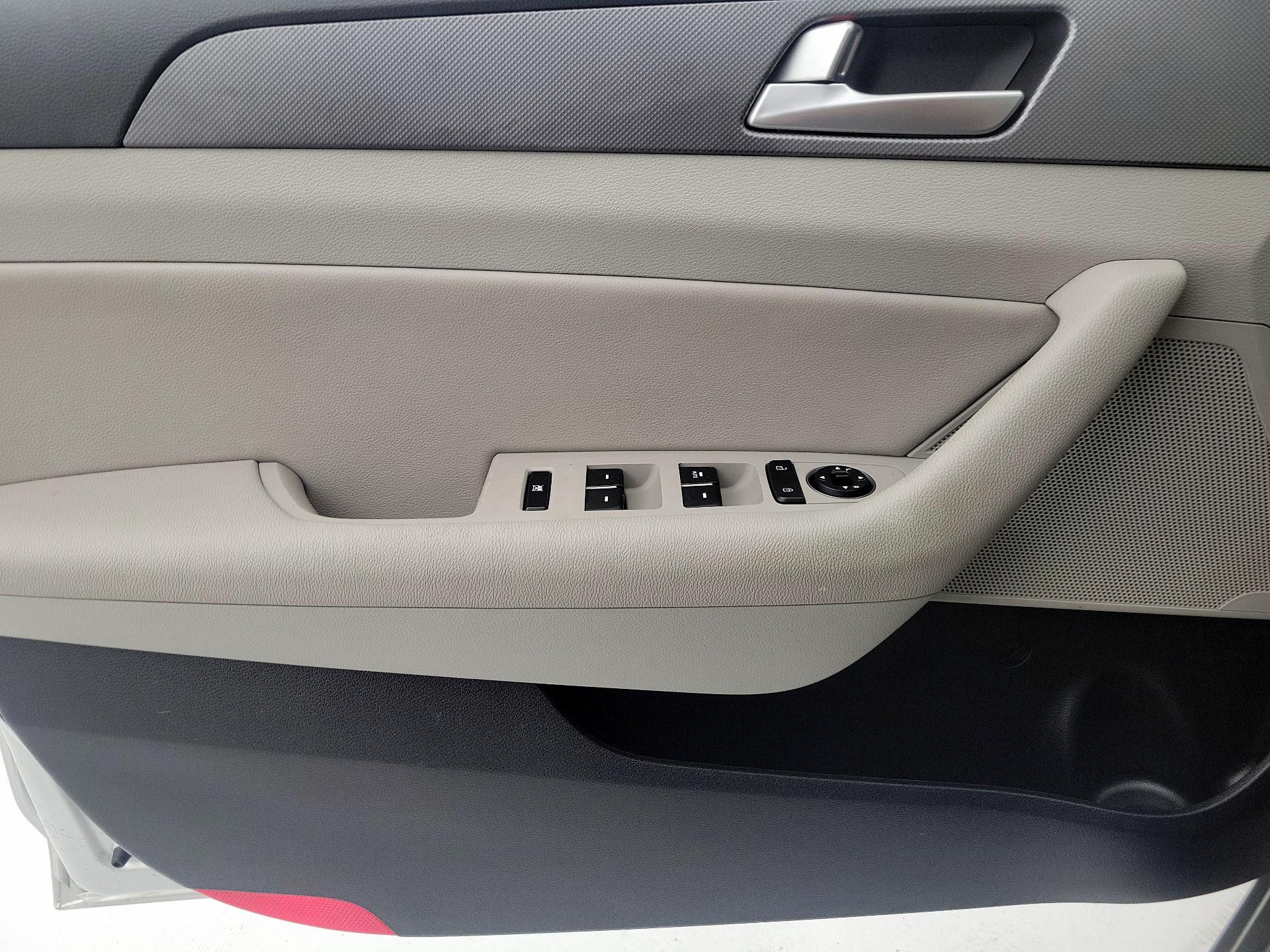 Thumbnail: 2016 Hyundai Sonata - 12